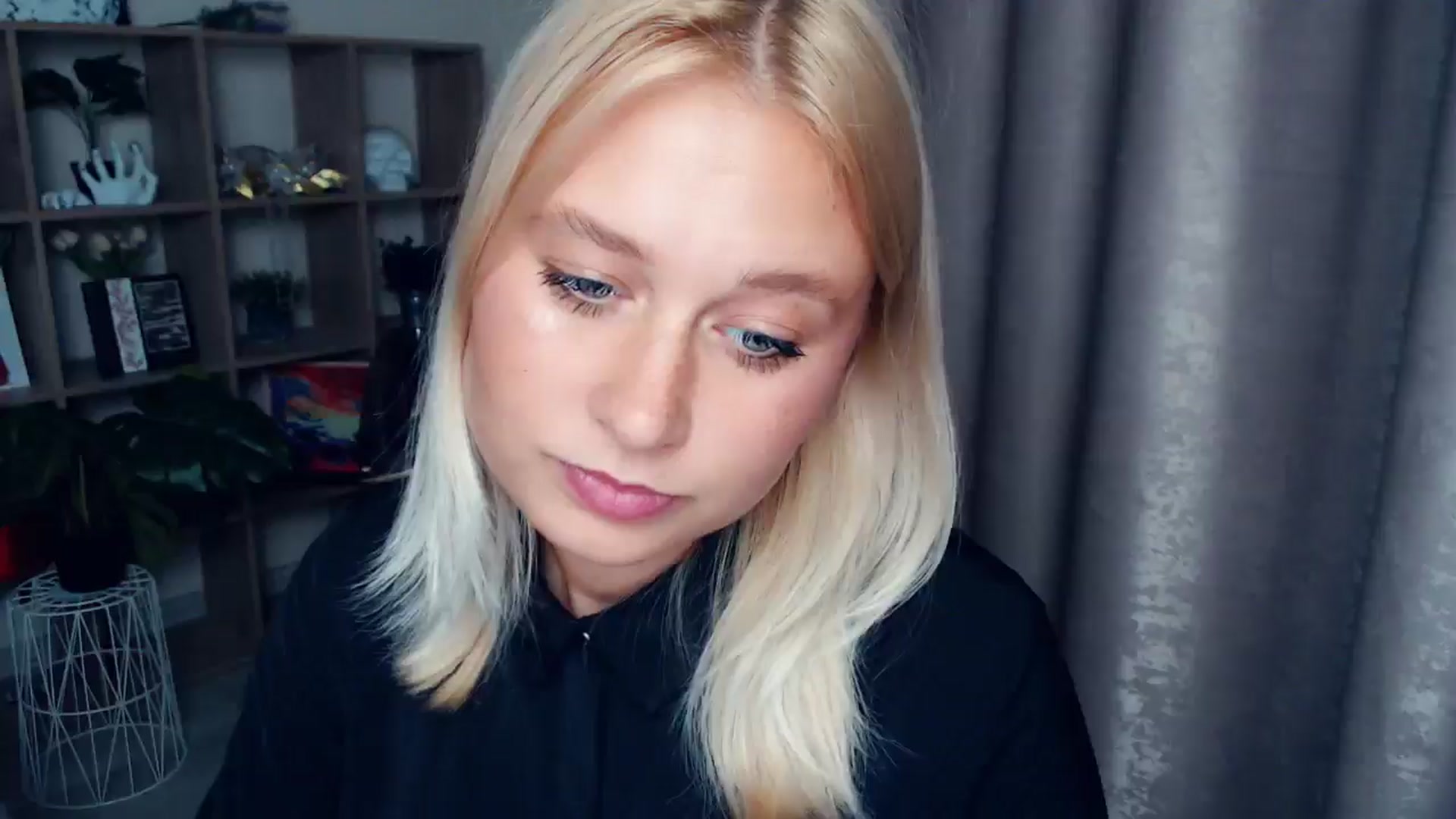 Gallery image thumbnail from Kukla_kolduna's myfreecams stream on, 10/05/2025, 17:00 image 14 of 20