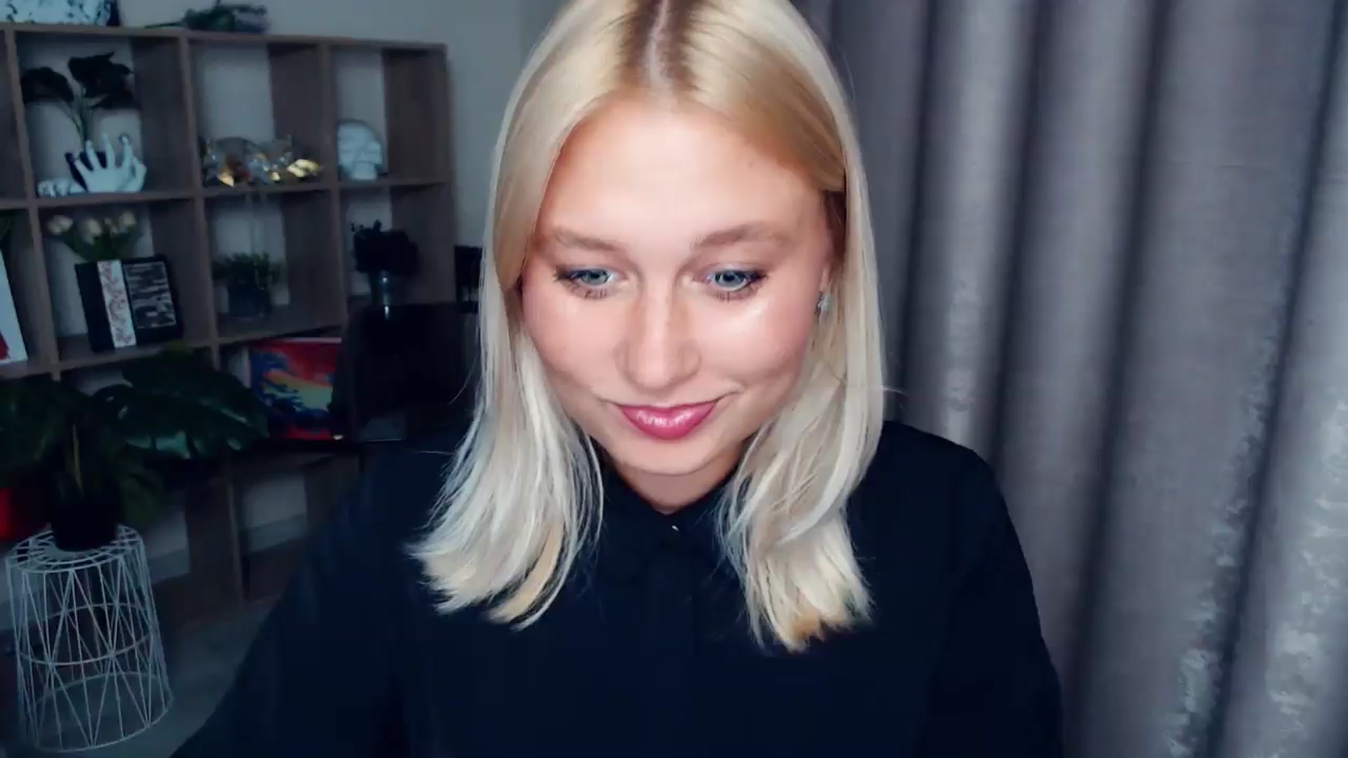 Gallery image thumbnail from Kukla_kolduna's myfreecams stream on, 10/05/2025, 17:00 image 2 of 20