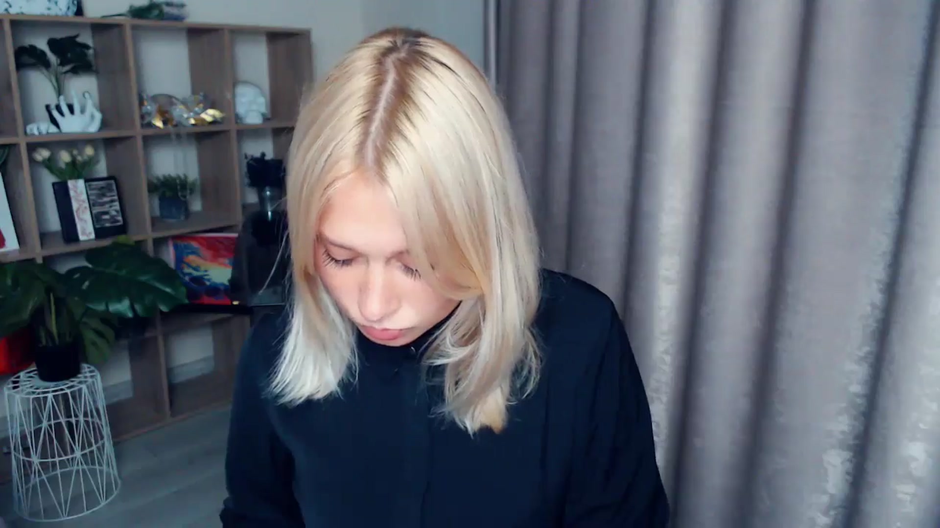 Gallery image thumbnail from Kukla_kolduna's myfreecams stream on, 10/05/2025, 17:00 image 8 of 20