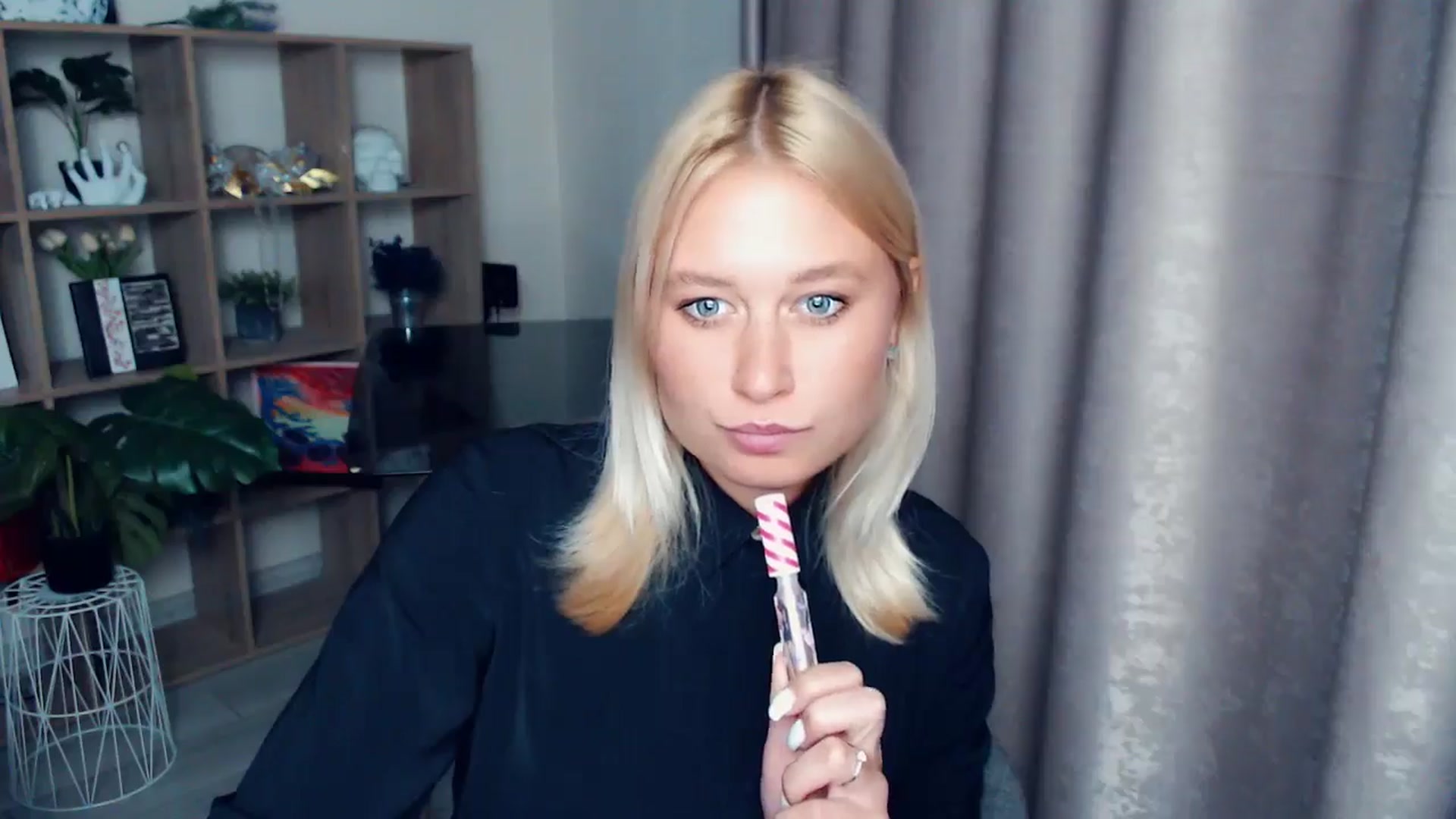 Gallery image thumbnail from Kukla_kolduna's myfreecams stream on, 10/05/2025, 17:00 image 16 of 20