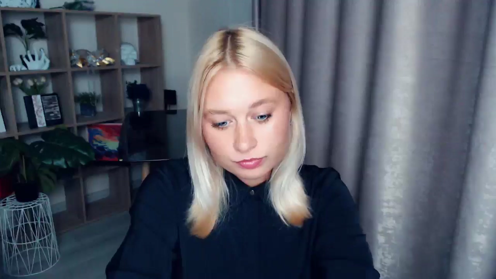 Gallery image thumbnail from Kukla_kolduna's myfreecams stream on, 10/05/2025, 17:00 image 17 of 20