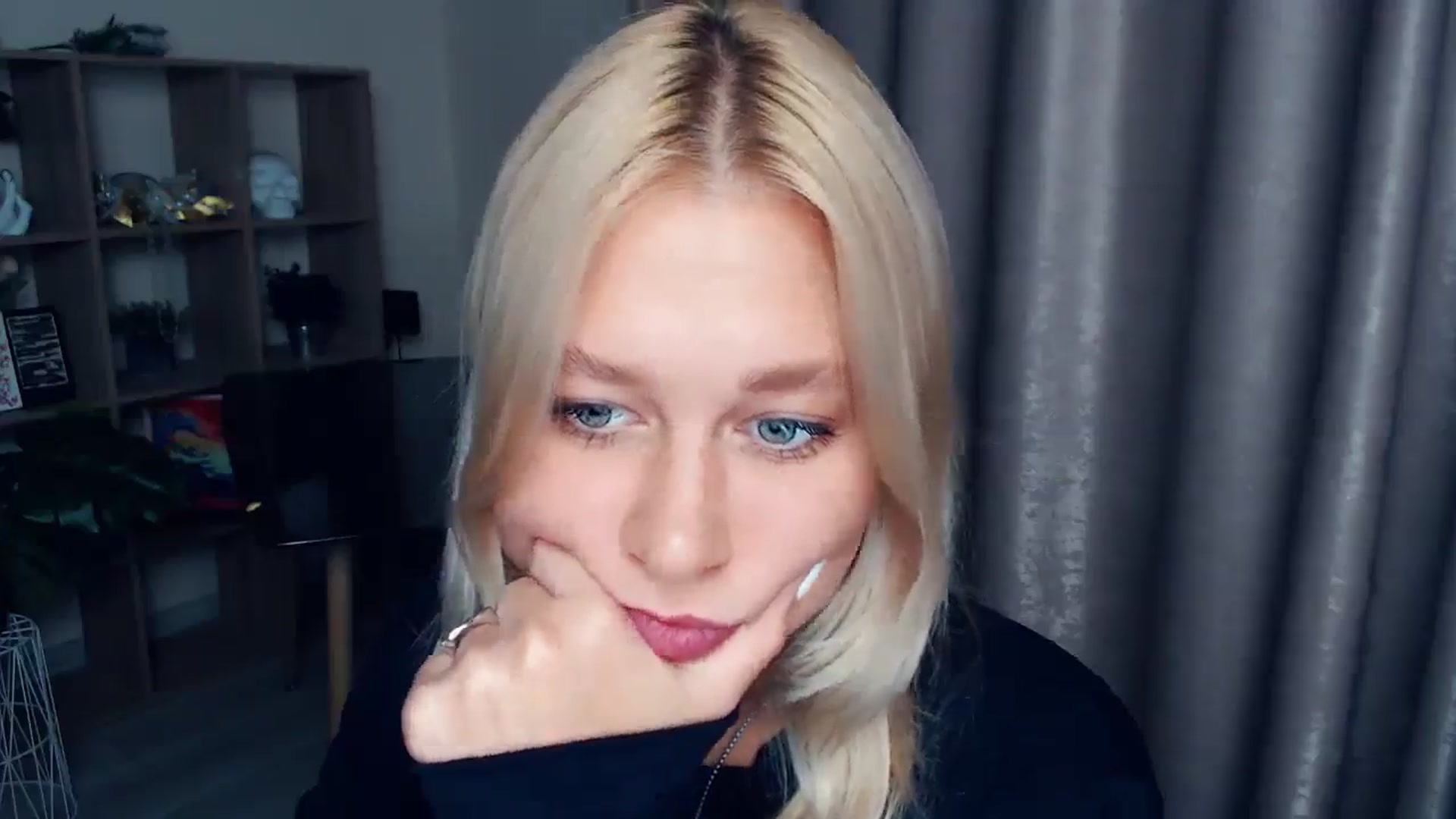 Gallery image thumbnail from Kukla_kolduna's myfreecams stream on, 10/08/2025, 17:04 image 19 of 20