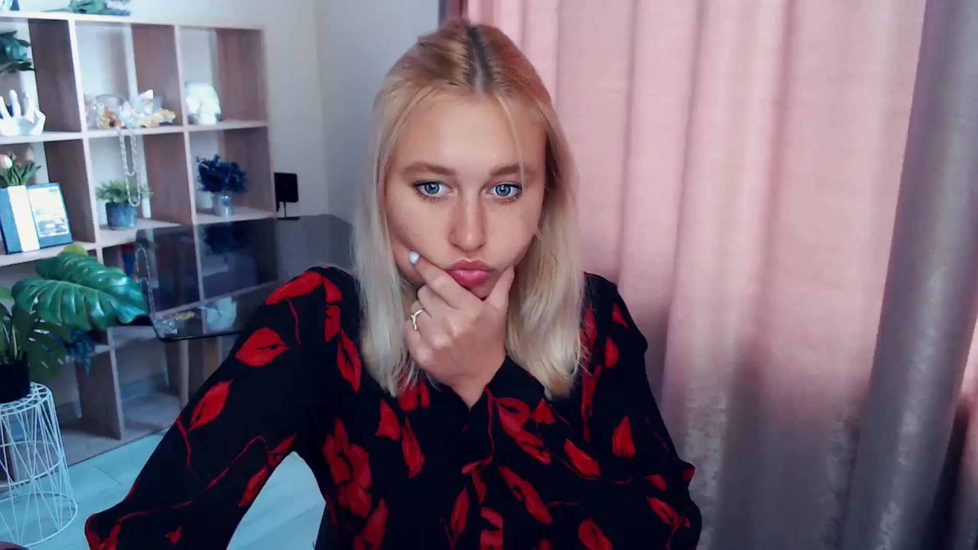 Gallery image thumbnail from Kukla_kolduna's myfreecams stream on, 10/11/2025, 11:43 image 17 of 20