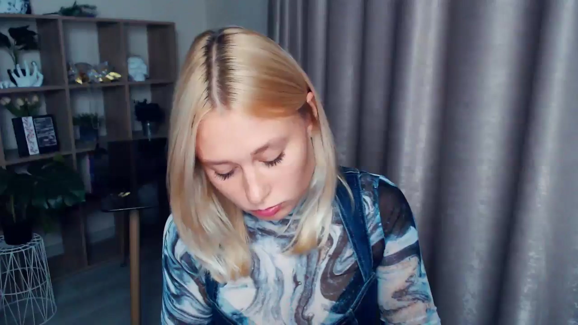 Gallery image thumbnail from Kukla_kolduna's myfreecams stream on, 10/12/2025, 18:00 image 5 of 20
