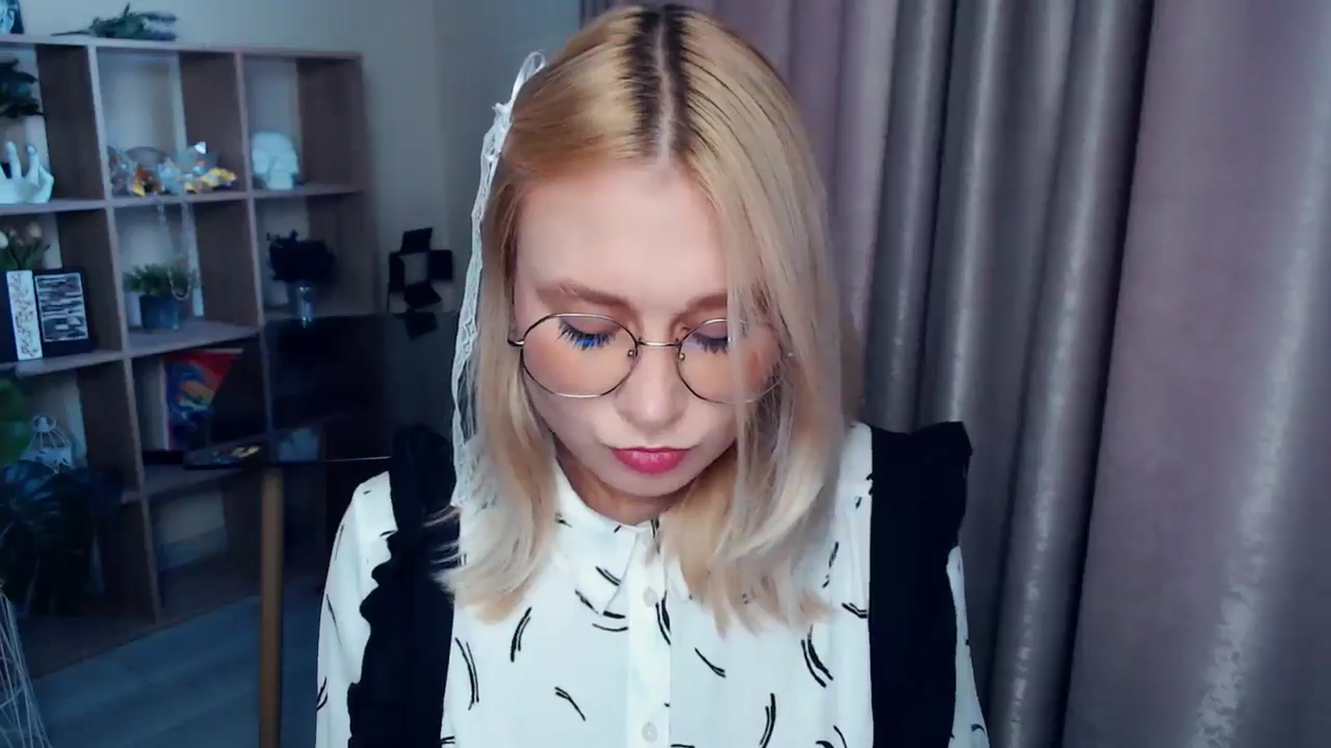 Gallery image thumbnail from Kukla_kolduna's myfreecams stream on, 10/15/2025, 15:05 image 13 of 20