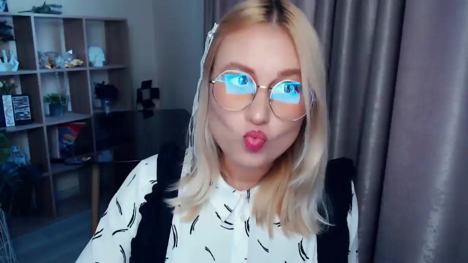 Gallery image thumbnail from Kukla_kolduna's myfreecams stream on, 10/15/2025, 15:05 image 12 of 20