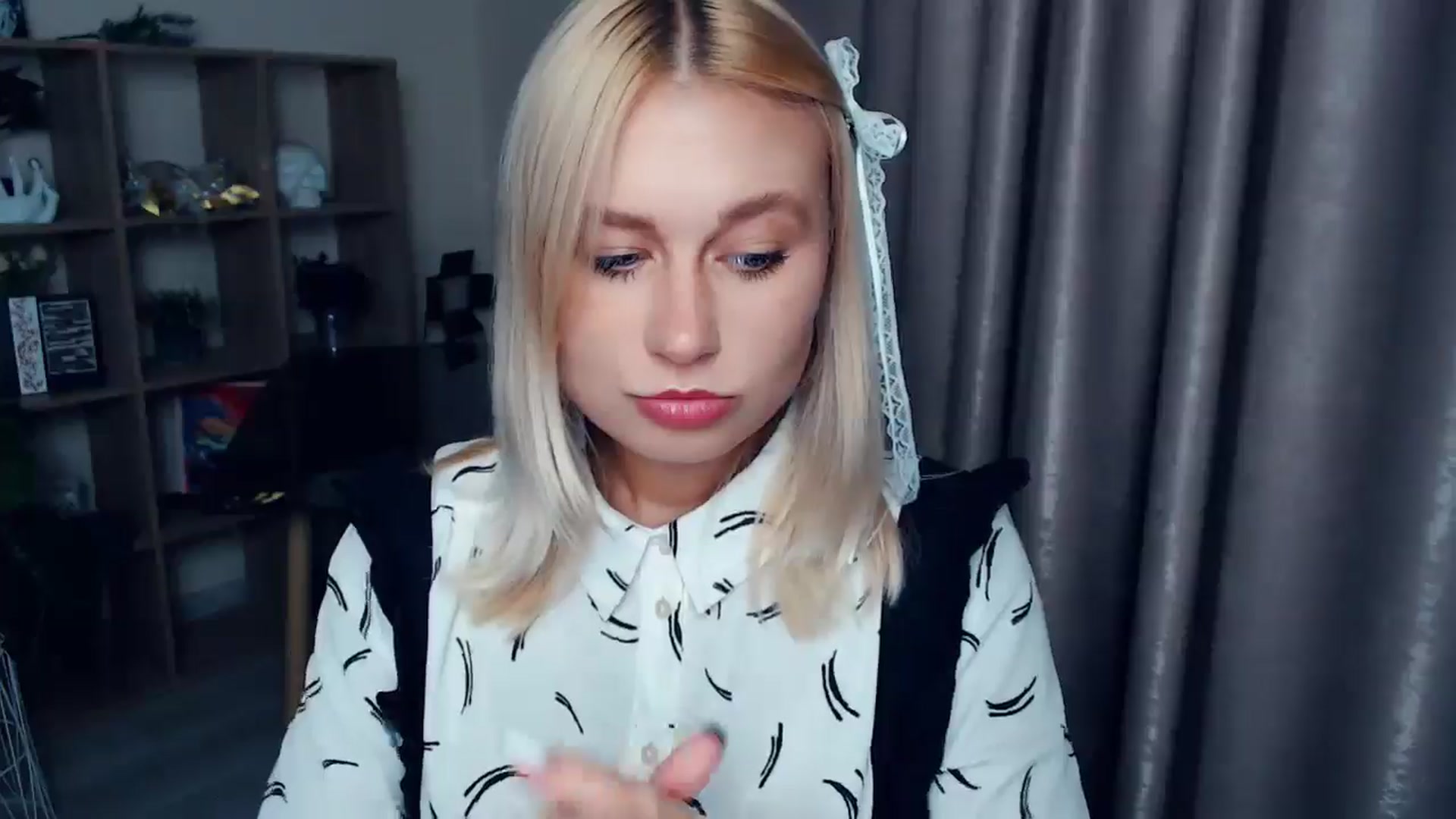 Gallery image thumbnail from Kukla_kolduna's myfreecams stream on, 10/15/2025, 17:04 image 15 of 20
