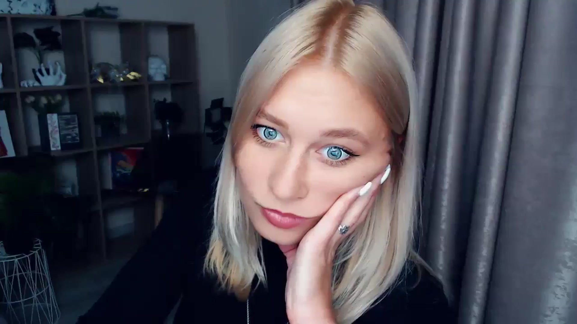 Gallery image thumbnail from Kukla_kolduna's myfreecams stream on, 10/16/2025, 16:23 image 14 of 20