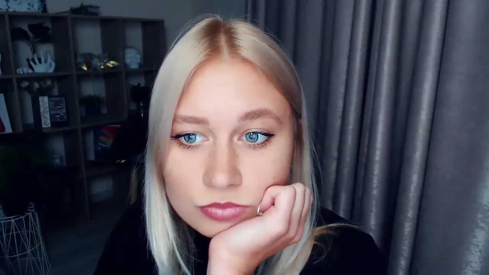 Gallery image thumbnail from Kukla_kolduna's myfreecams stream on, 10/16/2025, 16:23 image 3 of 20