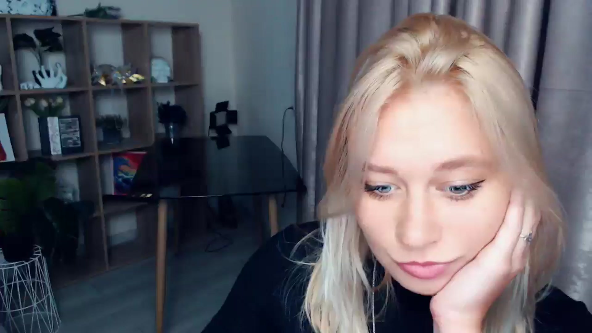 Gallery image thumbnail from Kukla_kolduna's myfreecams stream on, 10/16/2025, 18:06 image 6 of 20