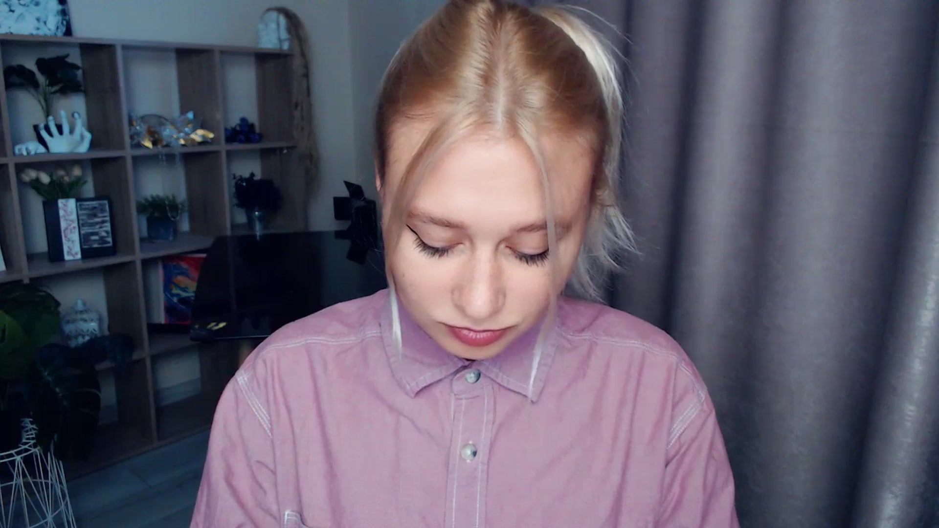 Gallery image thumbnail from Kukla_kolduna's myfreecams stream on, 10/18/2025, 15:33 image 4 of 20