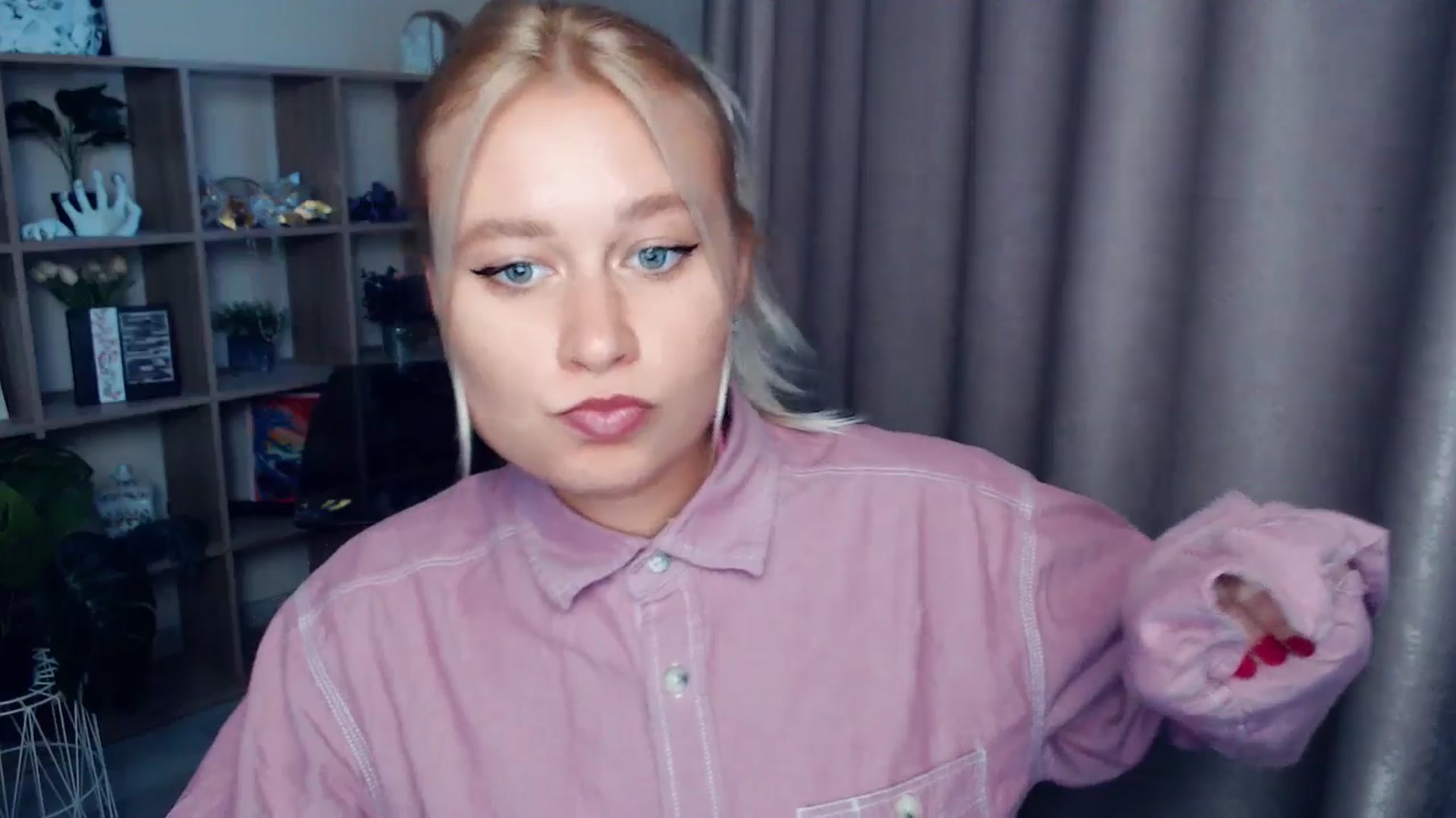 Gallery image thumbnail from Kukla_kolduna's myfreecams stream on, 10/18/2025, 15:33 image 3 of 20