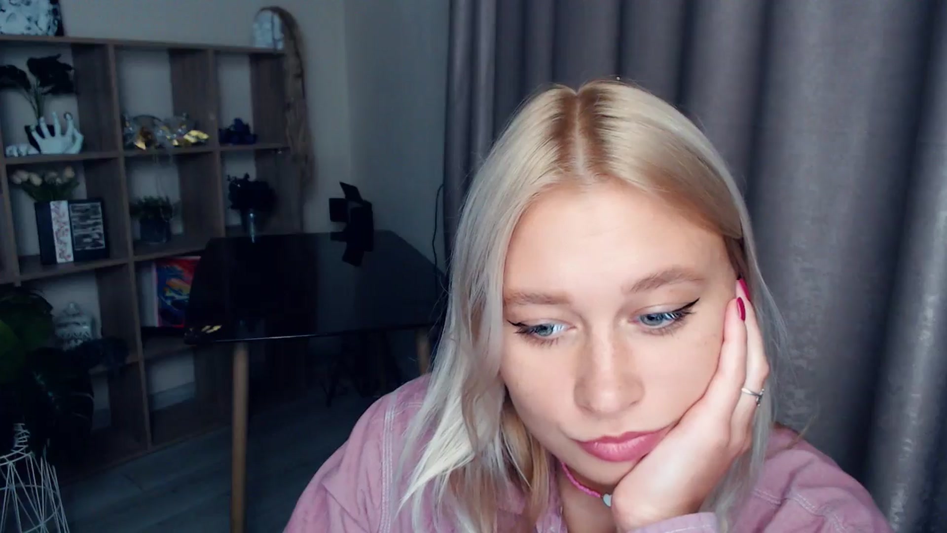 Gallery image thumbnail from Kukla_kolduna's myfreecams stream on, 10/18/2025, 16:57 image 10 of 20