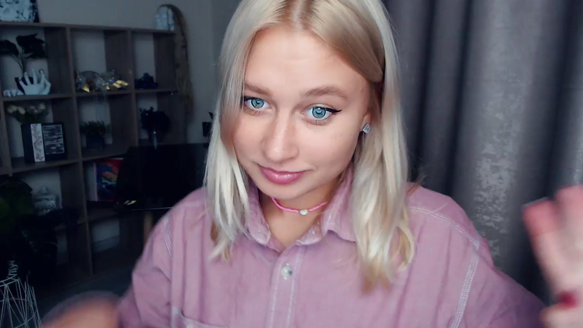 Gallery image thumbnail from Kukla_kolduna's myfreecams stream on, 10/18/2025, 17:43 image 19 of 20