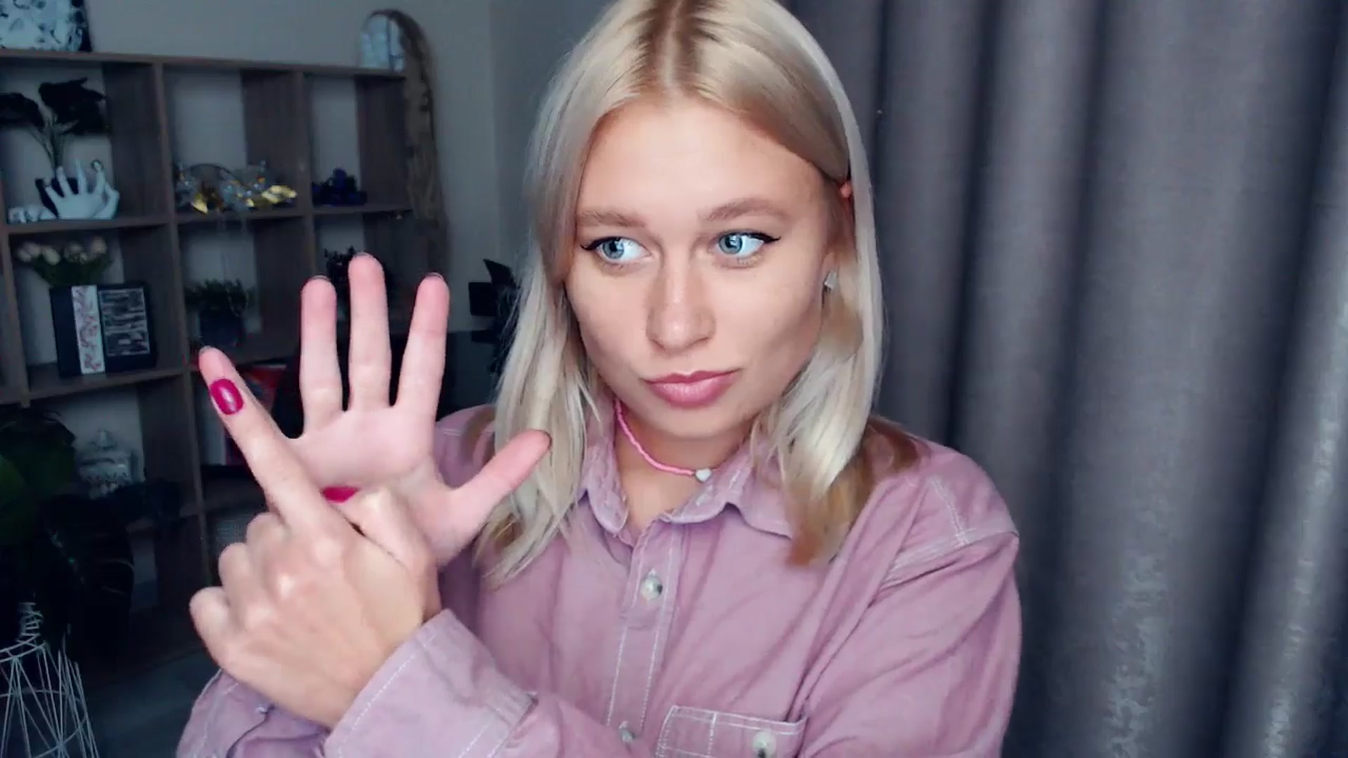 Gallery image thumbnail from Kukla_kolduna's myfreecams stream on, 10/18/2025, 17:43 image 8 of 20