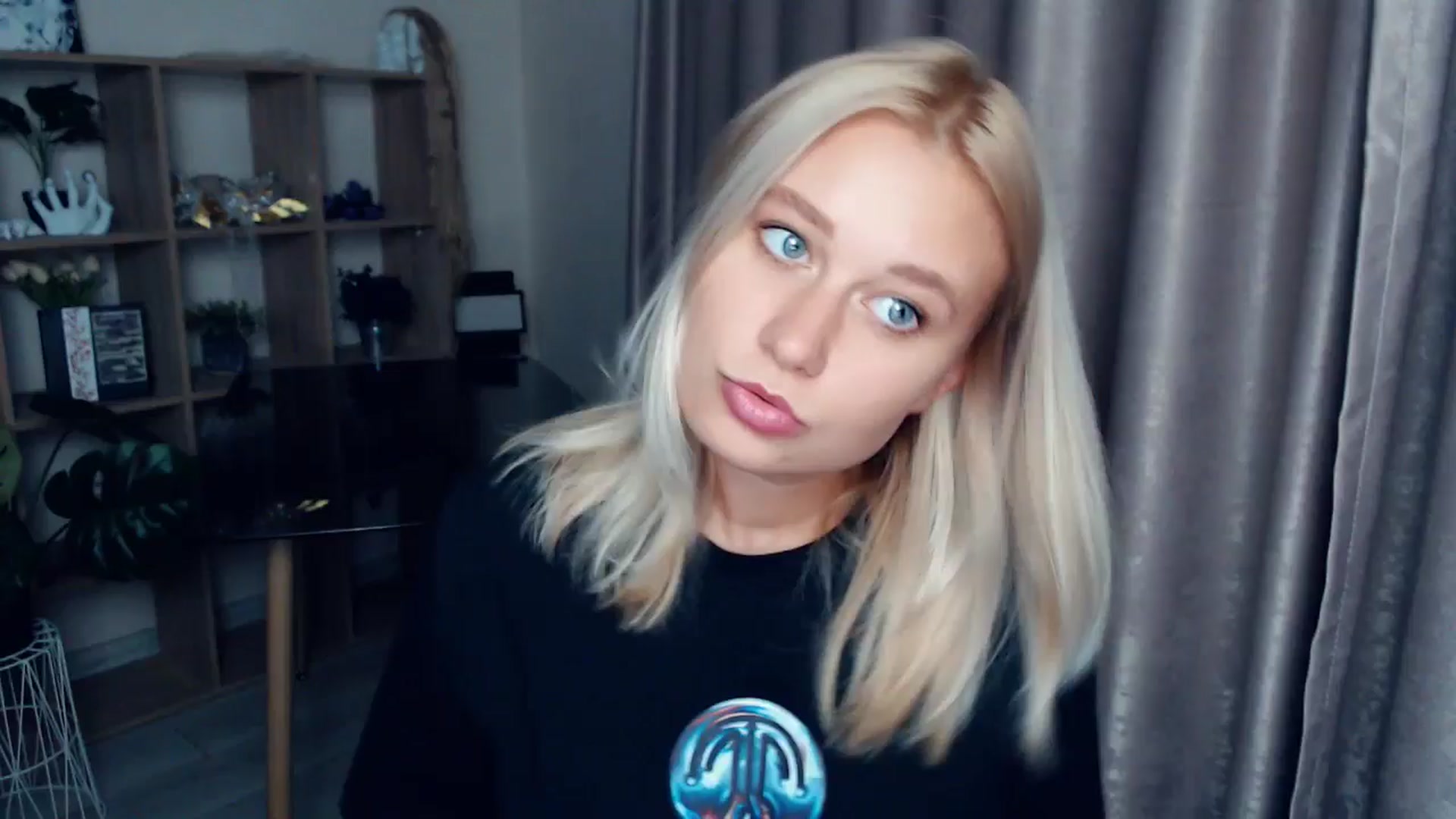 Gallery image thumbnail from Kukla_kolduna's myfreecams stream on, 10/19/2025, 15:41 image 16 of 20