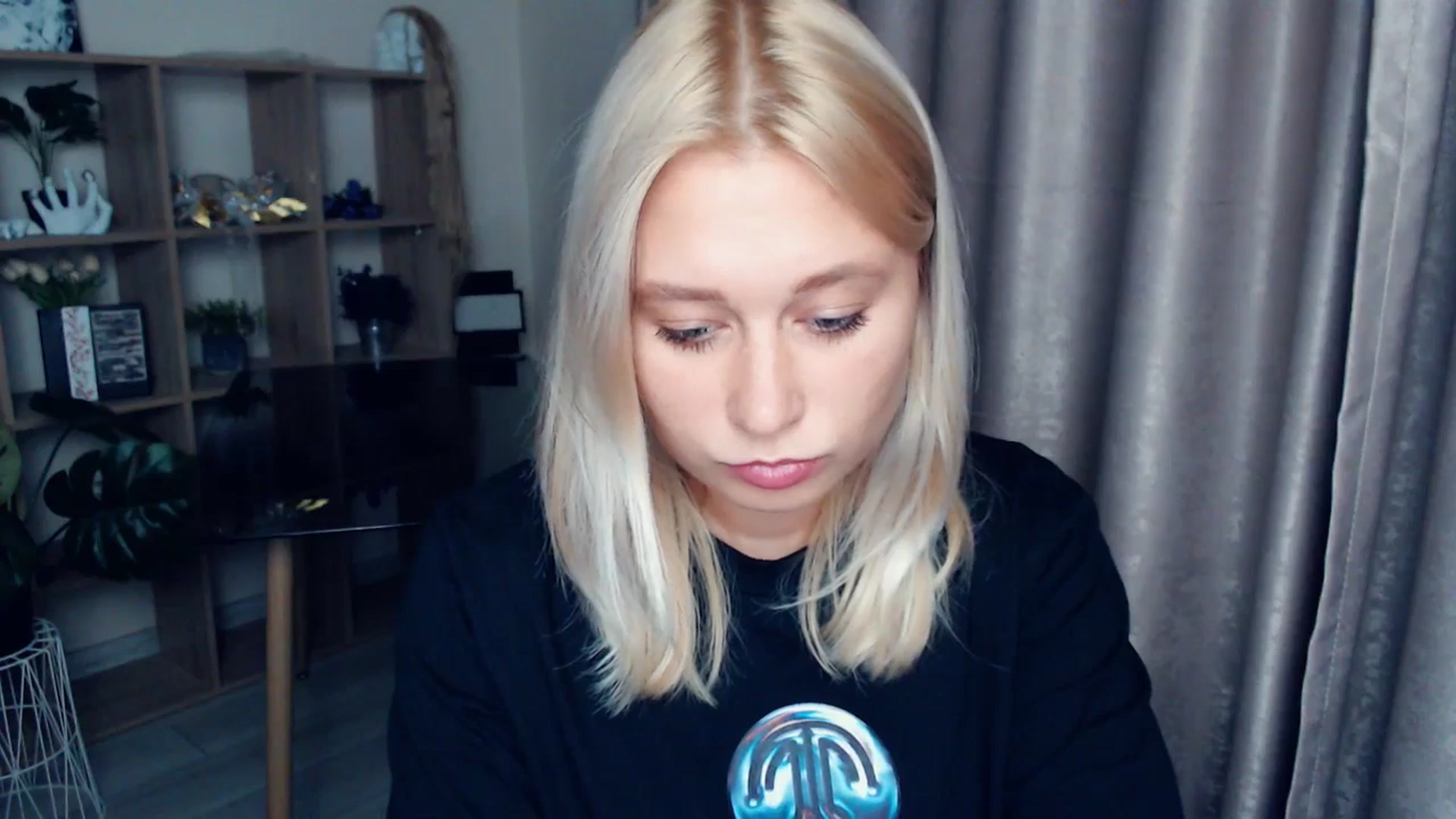 Gallery image thumbnail from Kukla_kolduna's myfreecams stream on, 10/19/2025, 15:41 image 12 of 20