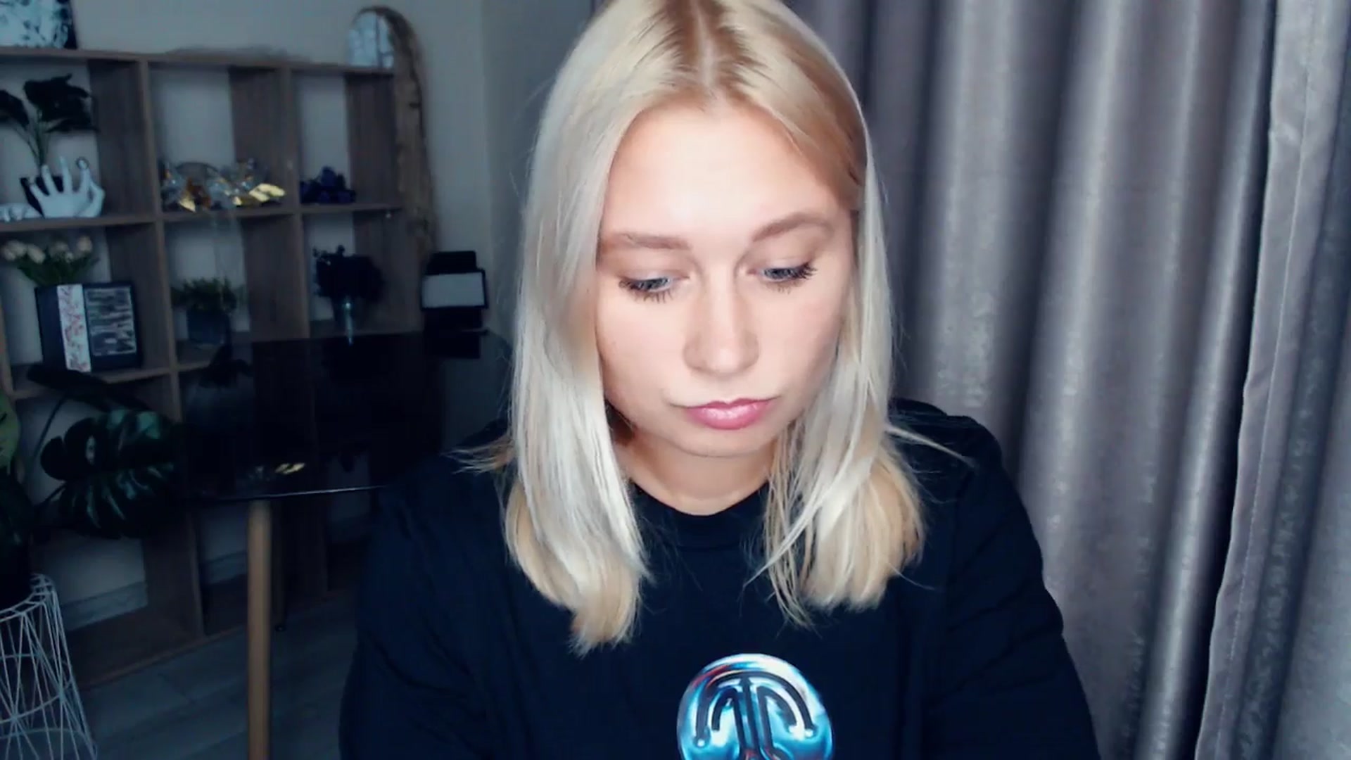 Gallery image thumbnail from Kukla_kolduna's myfreecams stream on, 10/19/2025, 15:41 image 7 of 20