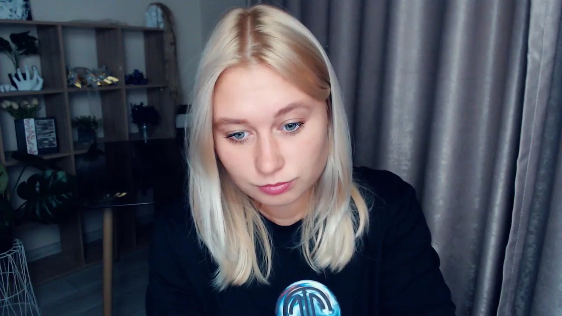 Gallery image thumbnail from Kukla_kolduna's myfreecams stream on, 10/19/2025, 15:41 image 13 of 20