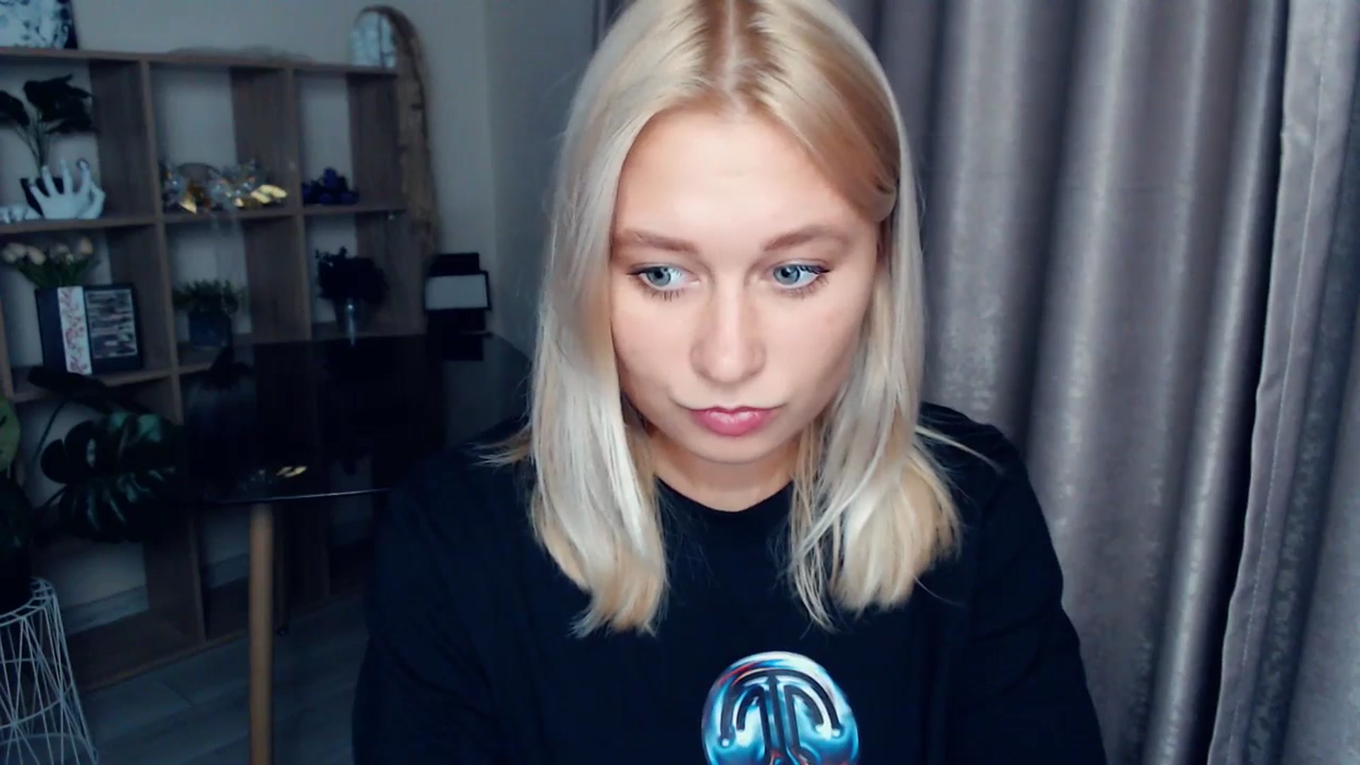 Gallery image thumbnail from Kukla_kolduna's myfreecams stream on, 10/19/2025, 15:41 image 6 of 20