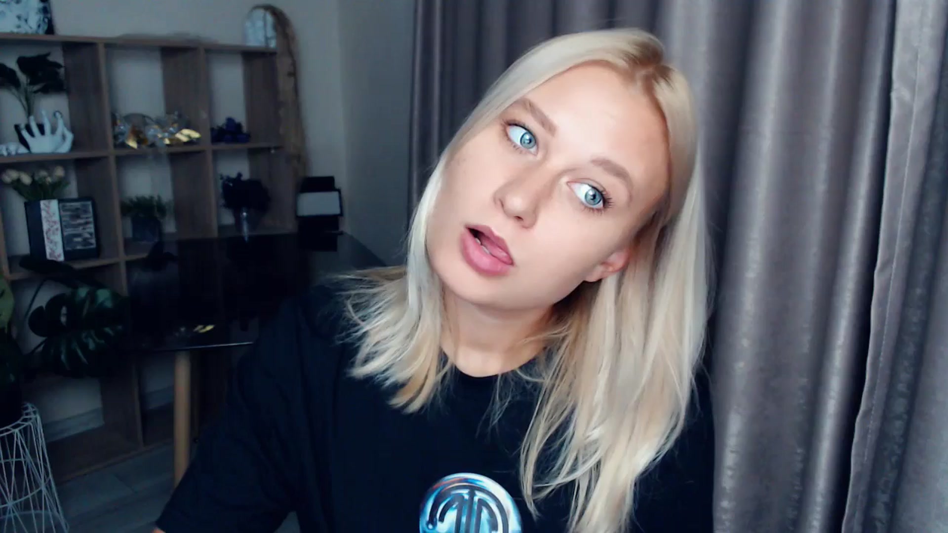 Gallery image thumbnail from Kukla_kolduna's myfreecams stream on, 10/19/2025, 15:41 image 18 of 20