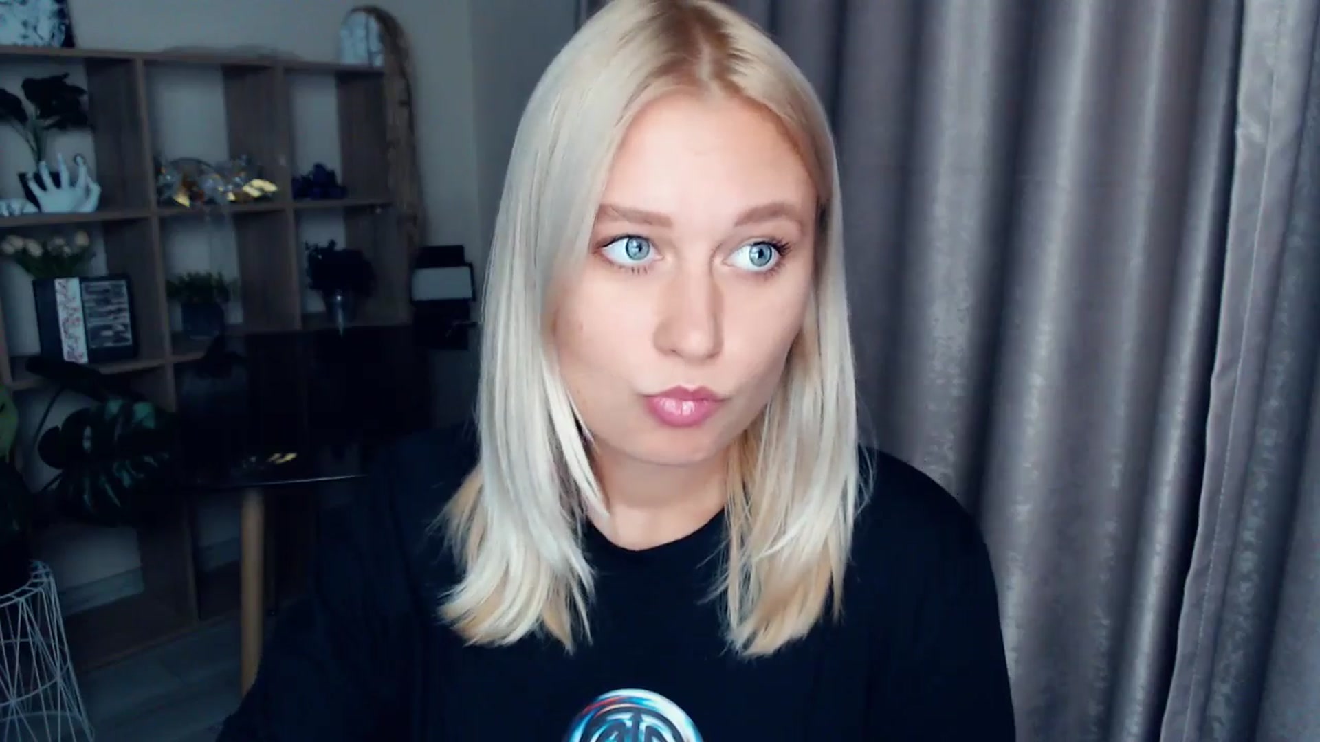 Gallery image thumbnail from Kukla_kolduna's myfreecams stream on, 10/19/2025, 16:36 image 2 of 20