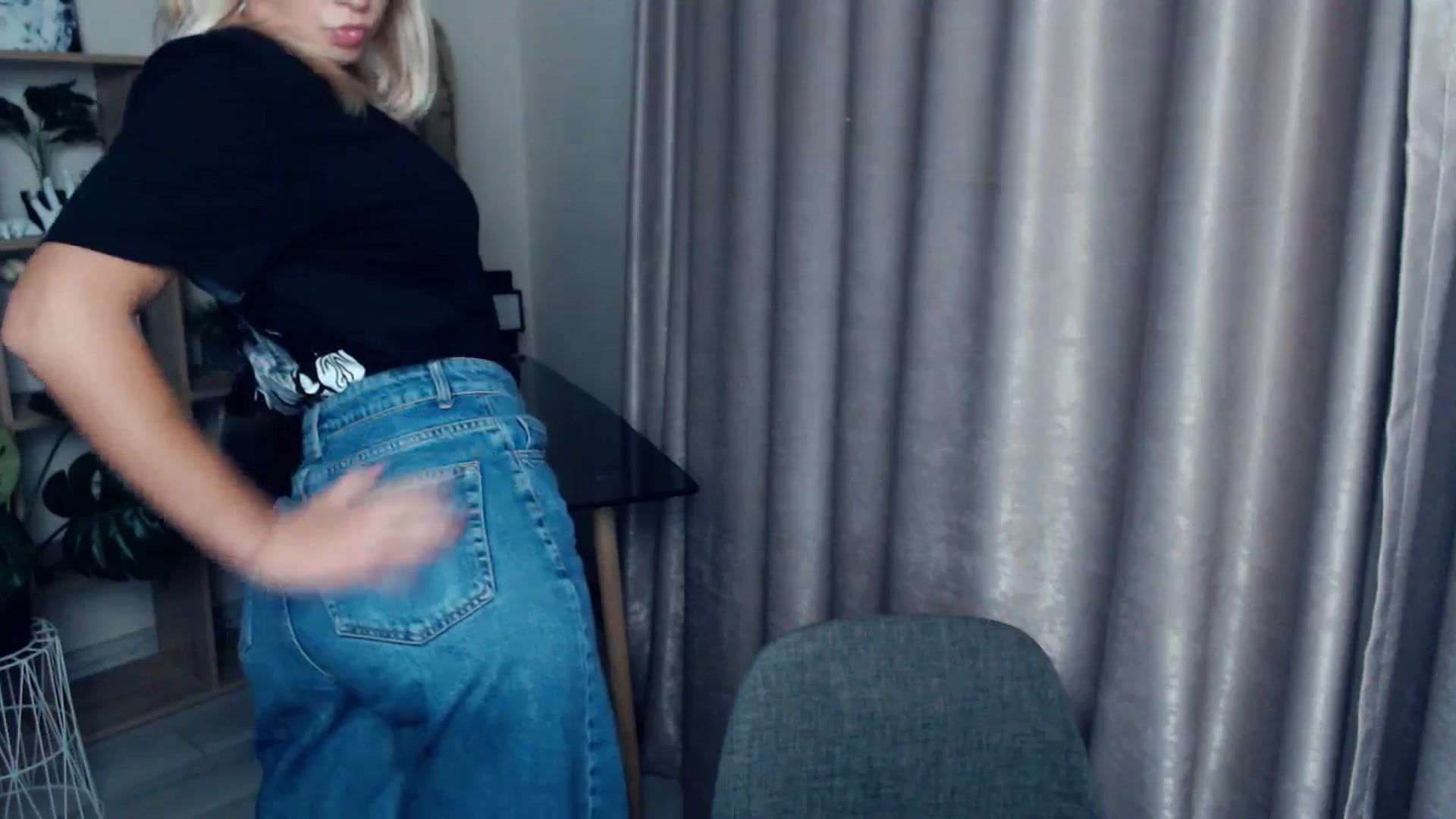 Gallery image thumbnail from Kukla_kolduna's myfreecams stream on, 10/19/2025, 16:36 image 3 of 20