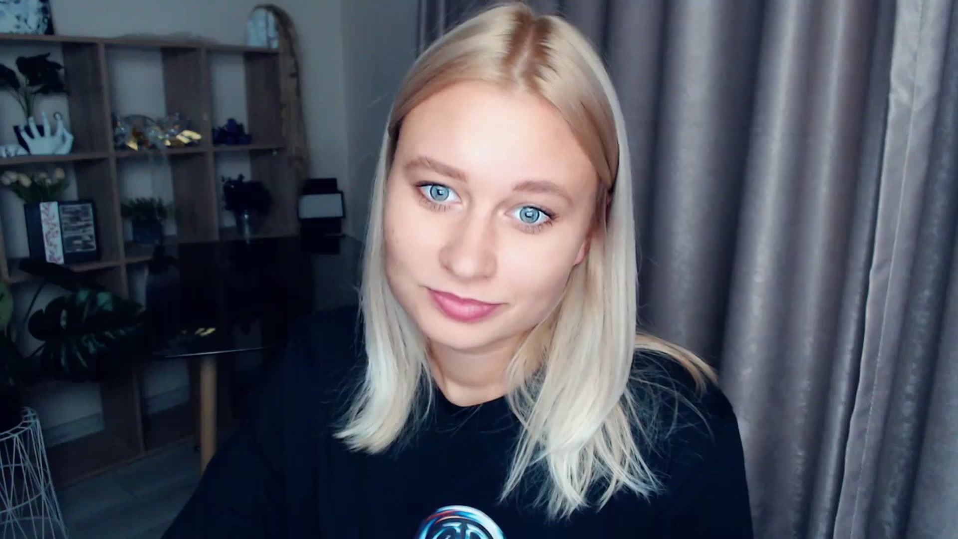 Gallery image thumbnail from Kukla_kolduna's myfreecams stream on, 10/19/2025, 16:36 image 13 of 20