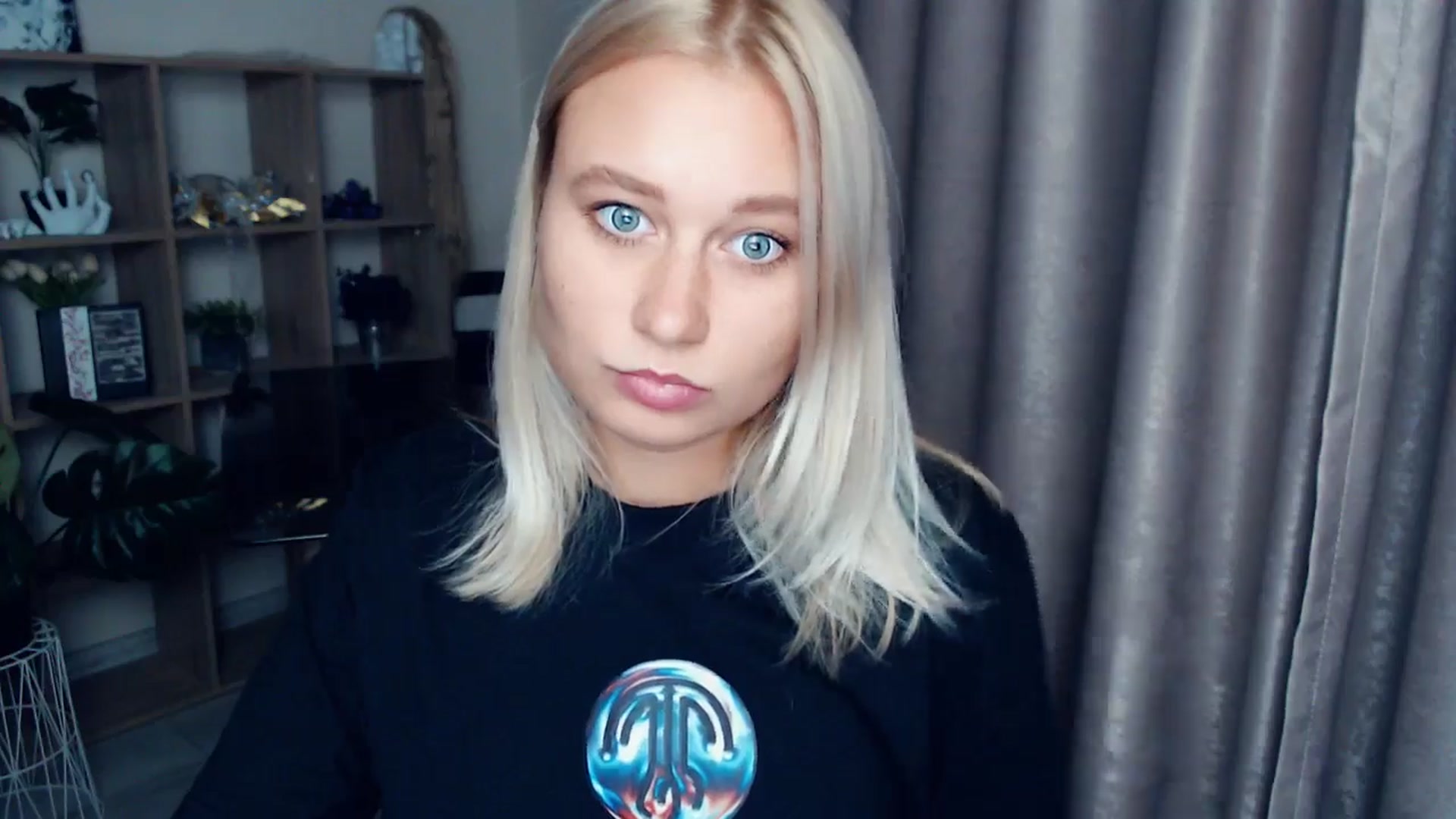 Gallery image thumbnail from Kukla_kolduna's myfreecams stream on, 10/19/2025, 16:36 image 10 of 20