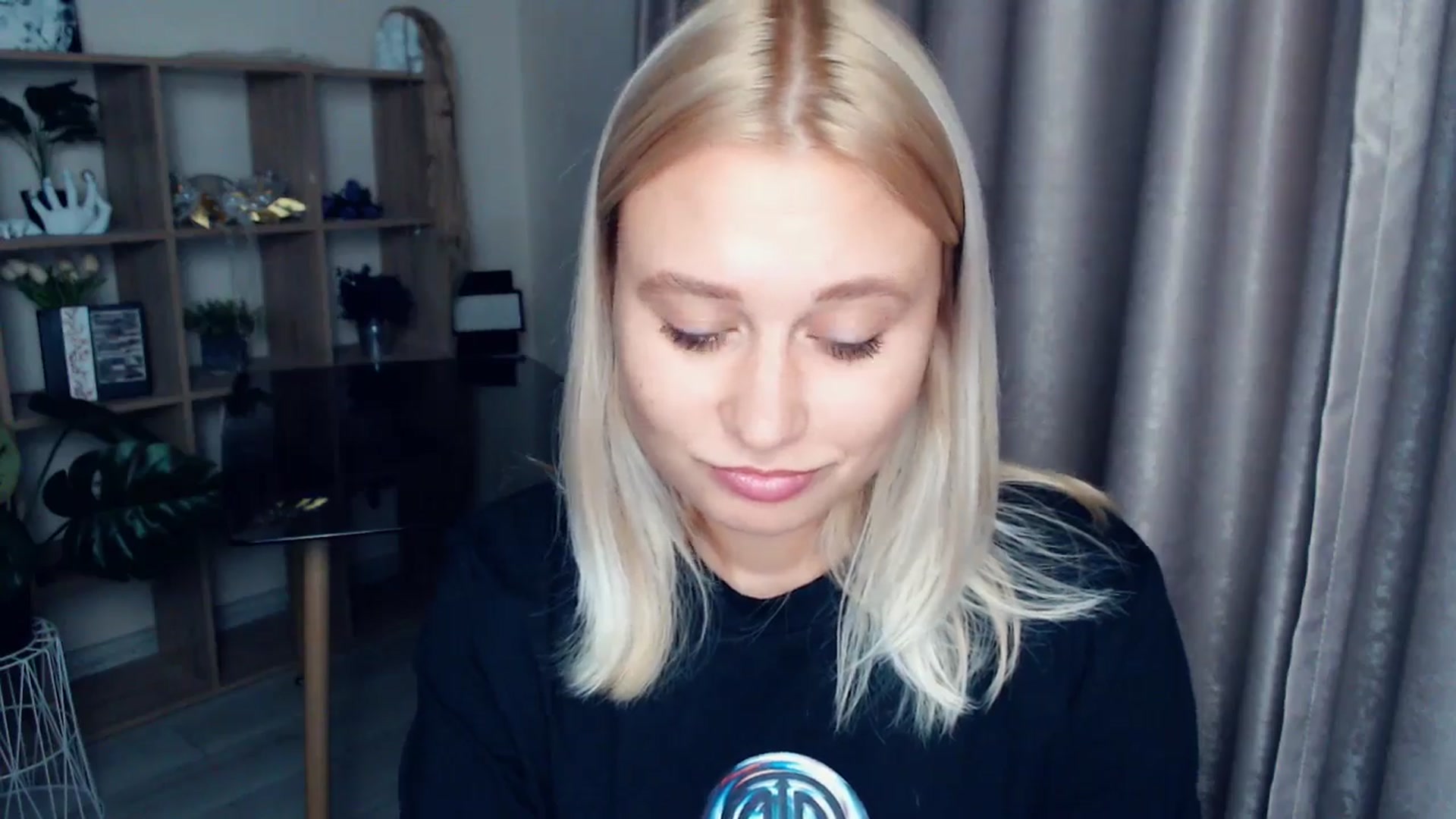 Gallery image thumbnail from Kukla_kolduna's myfreecams stream on, 10/19/2025, 16:36 image 12 of 20