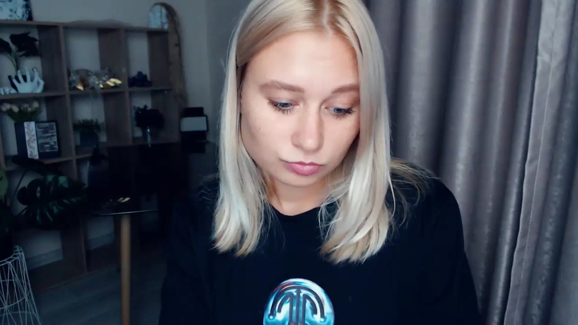 Gallery image thumbnail from Kukla_kolduna's myfreecams stream on, 10/19/2025, 16:36 image 16 of 20