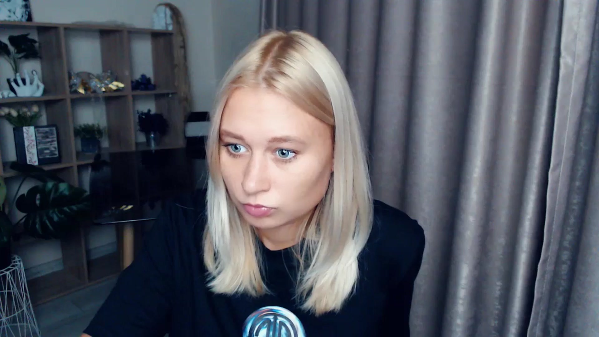 Gallery image thumbnail from Kukla_kolduna's myfreecams stream on, 10/19/2025, 17:30 image 4 of 20