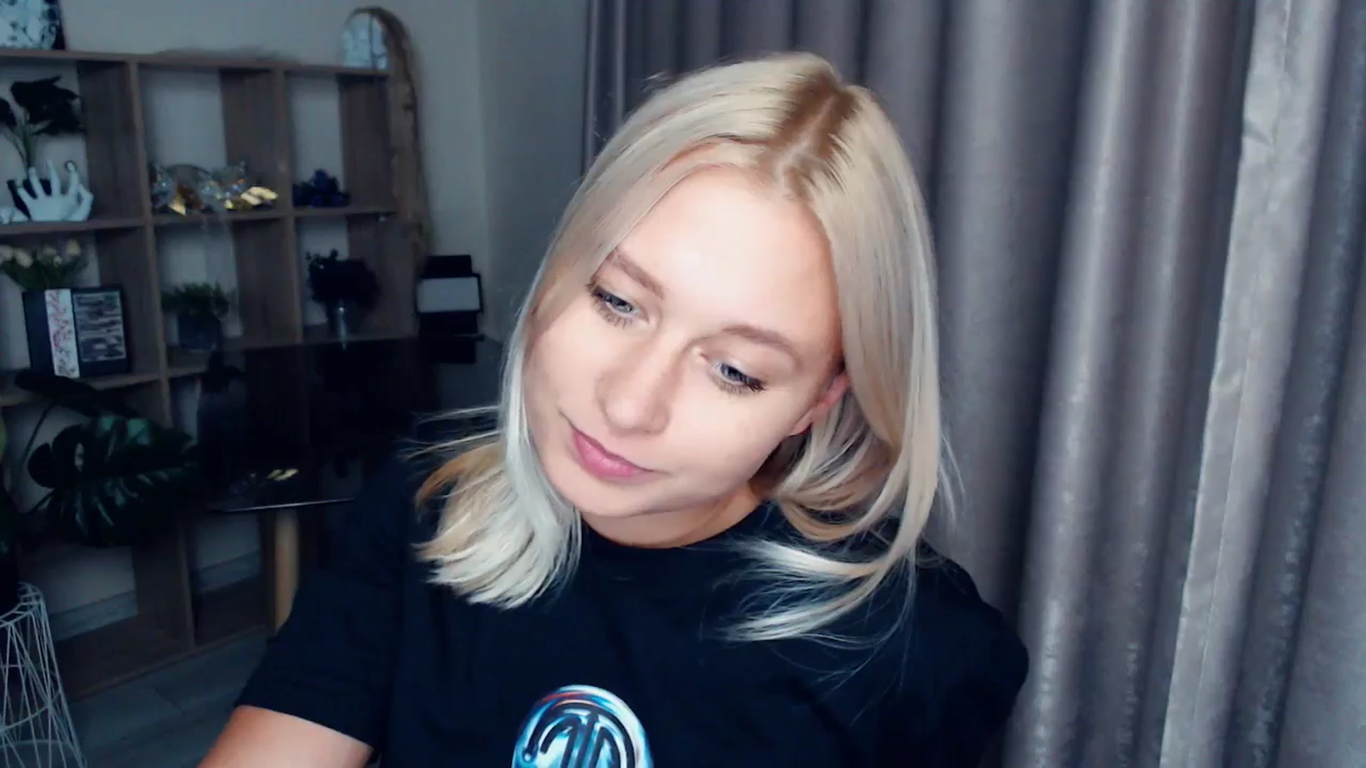Gallery image thumbnail from Kukla_kolduna's myfreecams stream on, 10/19/2025, 18:05 image 18 of 20