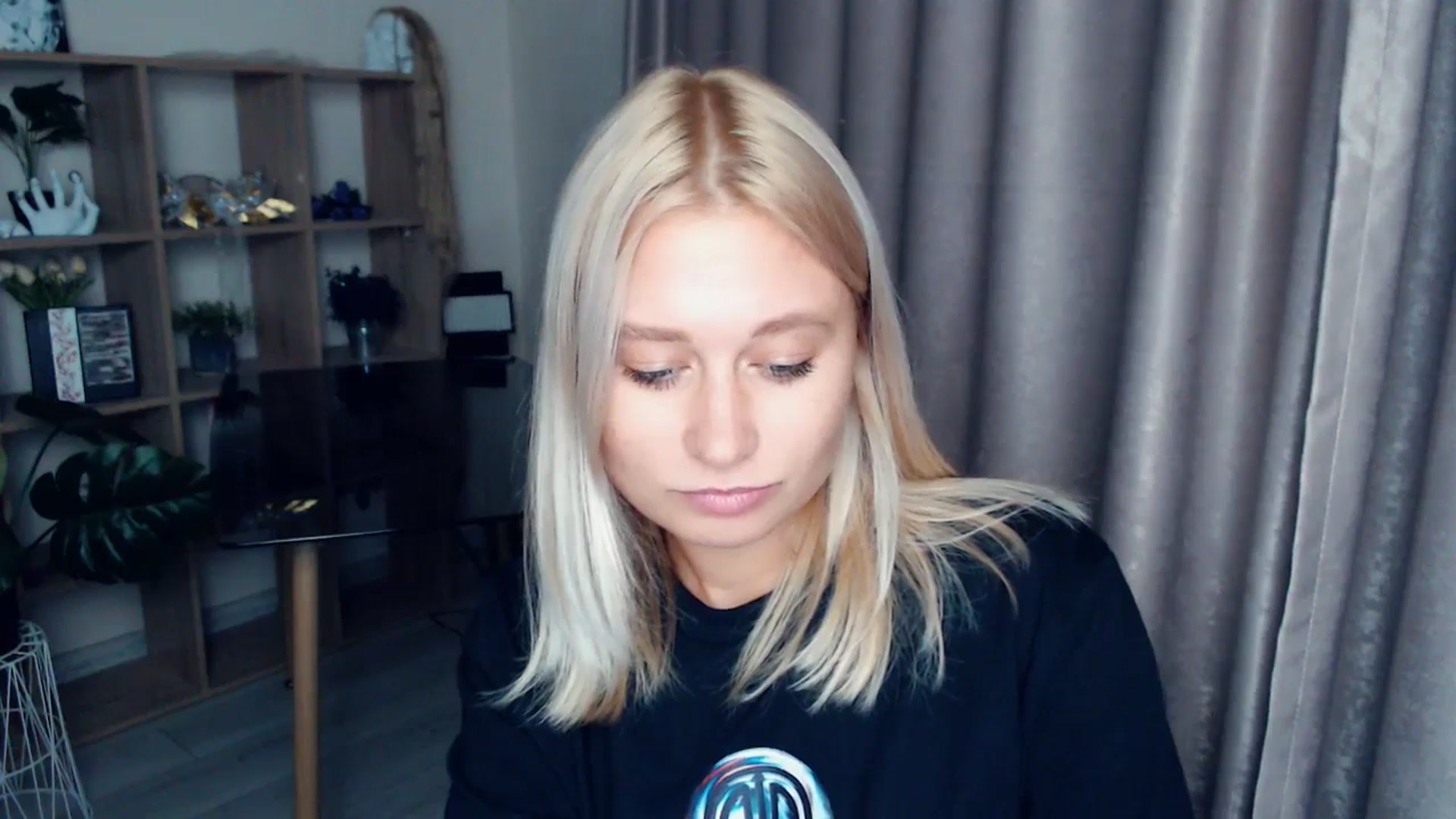 Gallery image thumbnail from Kukla_kolduna's myfreecams stream on, 10/19/2025, 18:05 image 11 of 20