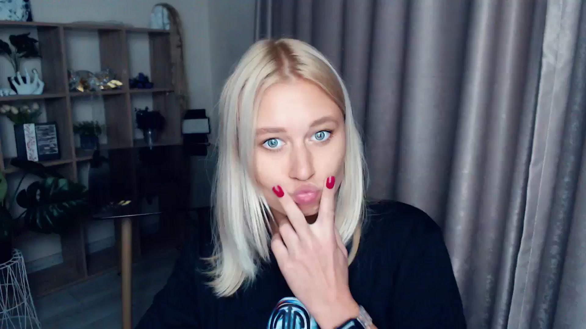 Gallery image thumbnail from Kukla_kolduna's myfreecams stream on, 10/19/2025, 18:05 image 3 of 20