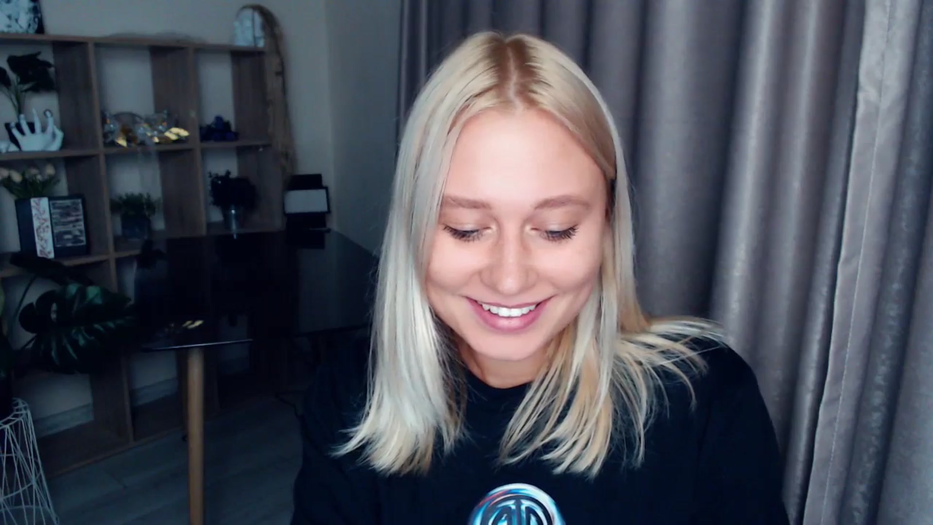 Gallery image thumbnail from Kukla_kolduna's myfreecams stream on, 10/19/2025, 18:05 image 12 of 20