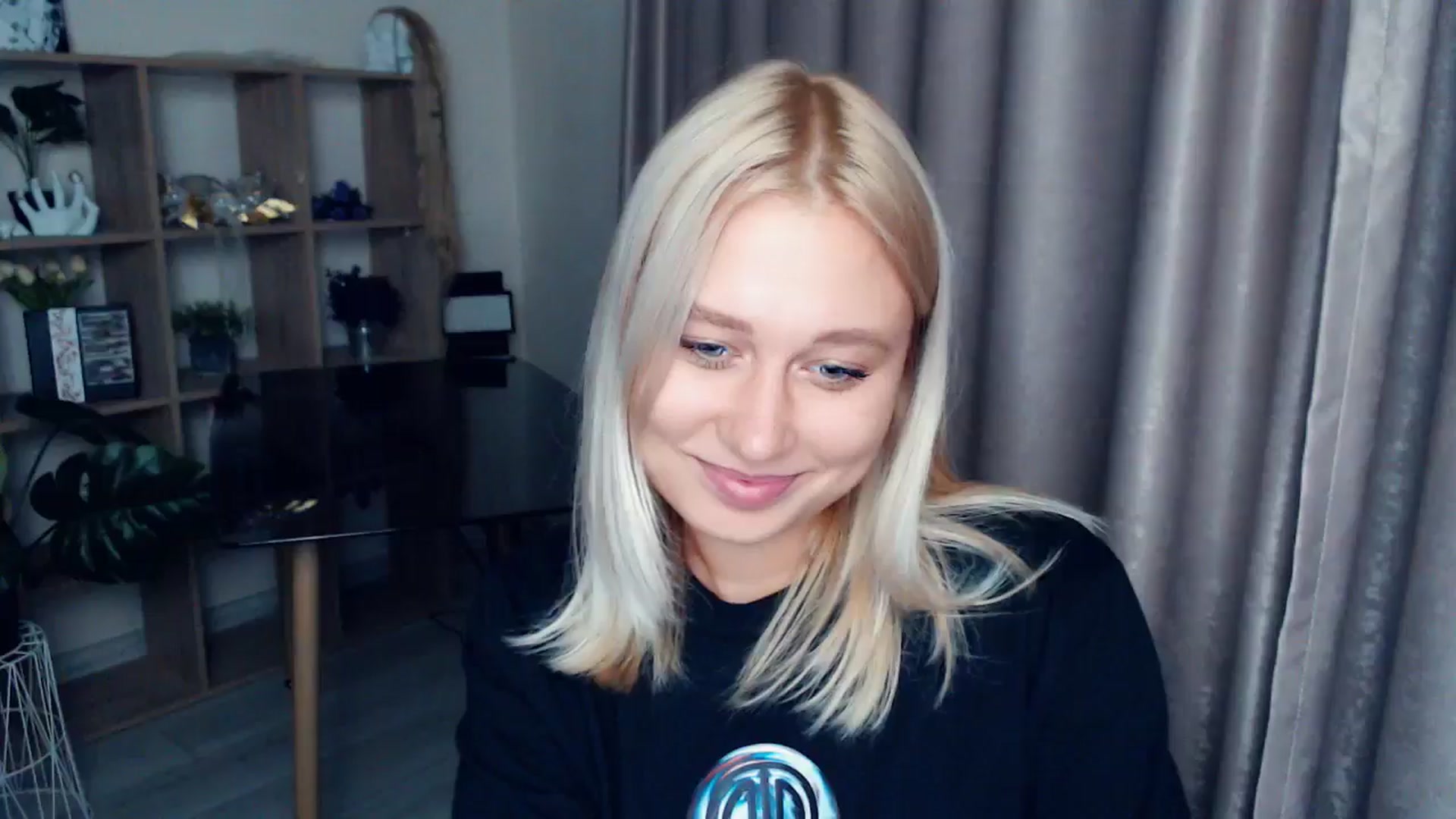 Gallery image thumbnail from Kukla_kolduna's myfreecams stream on, 10/19/2025, 18:05 image 13 of 20
