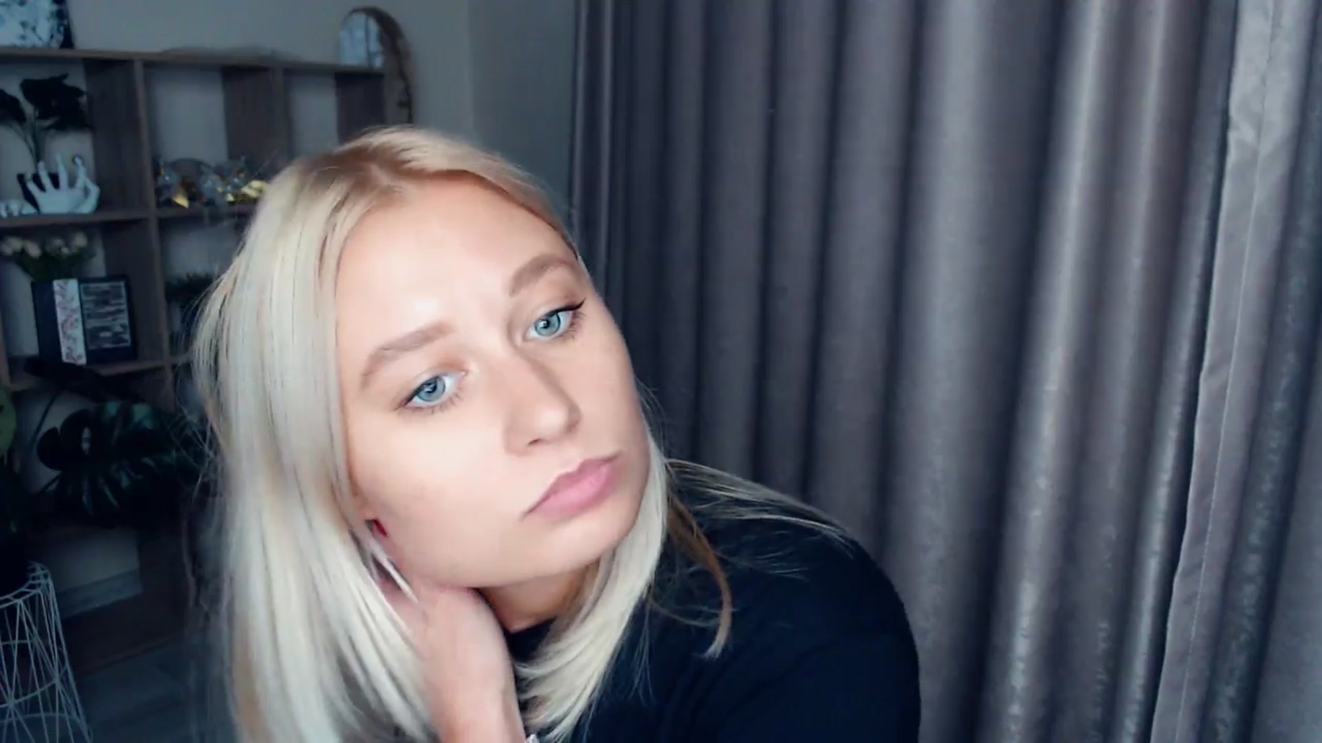 Gallery image thumbnail from Kukla_kolduna's myfreecams stream on, 10/19/2025, 18:05 image 2 of 20