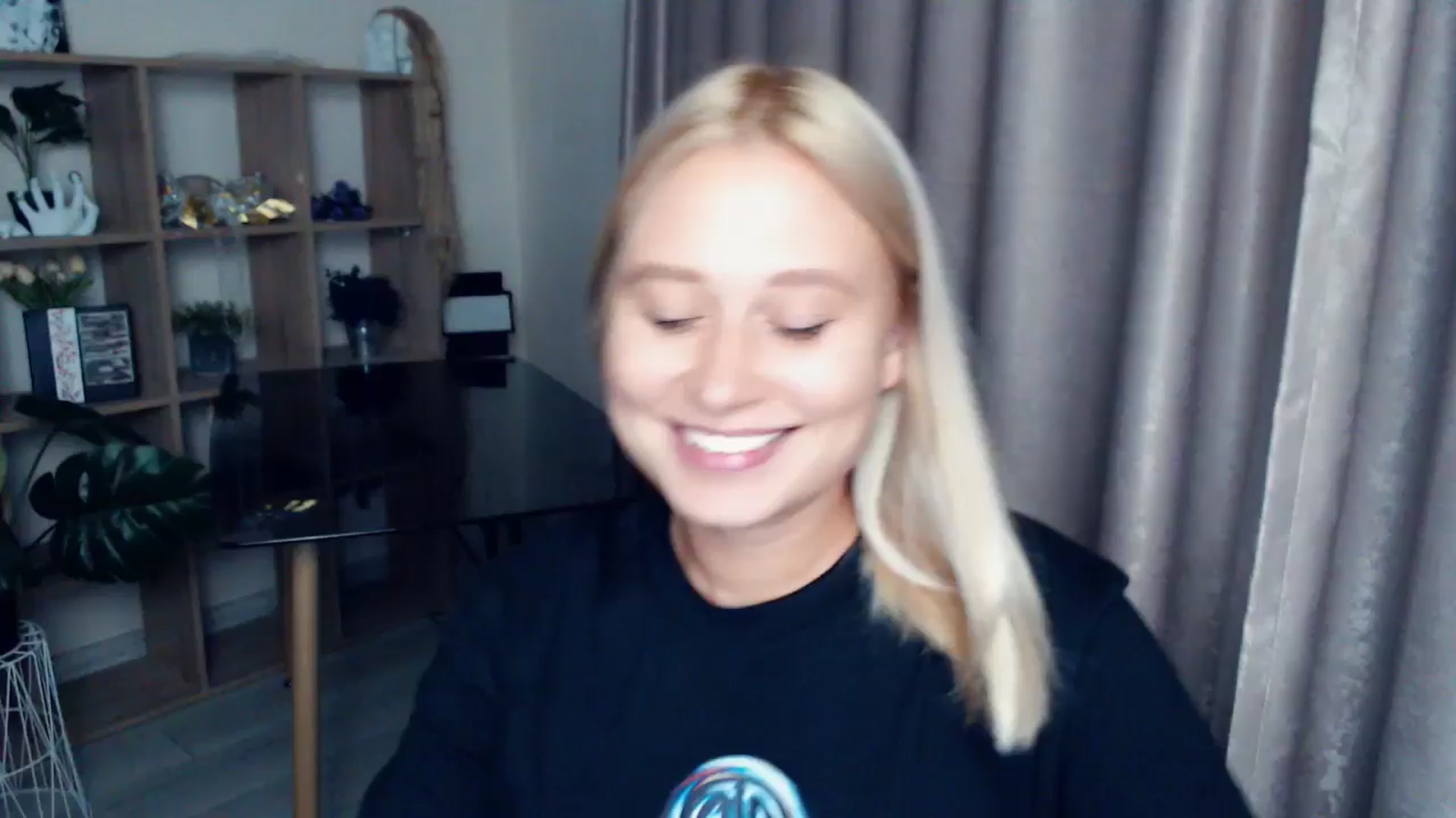Gallery image thumbnail from Kukla_kolduna's myfreecams stream on, 10/19/2025, 18:05 image 14 of 20