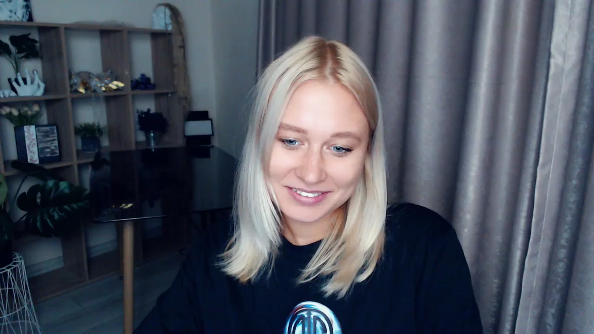 Gallery image thumbnail from Kukla_kolduna's myfreecams stream on, 10/19/2025, 18:05 image 5 of 20