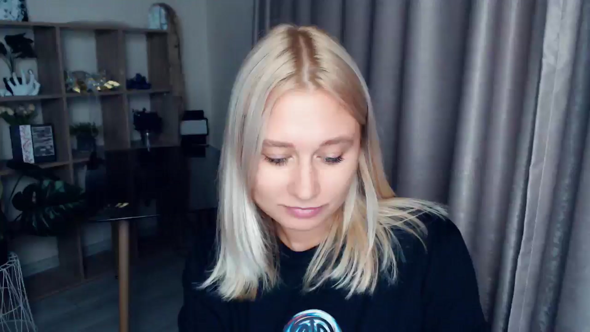 Gallery image thumbnail from Kukla_kolduna's myfreecams stream on, 10/19/2025, 18:05 image 10 of 20