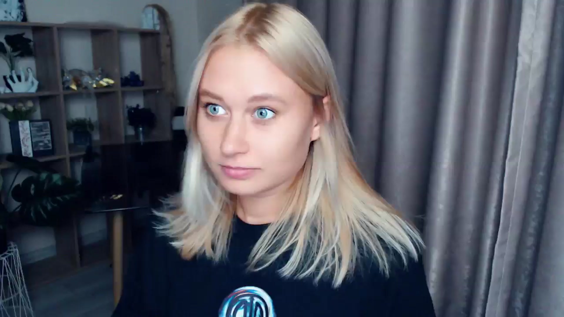 Gallery image thumbnail from Kukla_kolduna's myfreecams stream on, 10/19/2025, 18:05 image 7 of 20