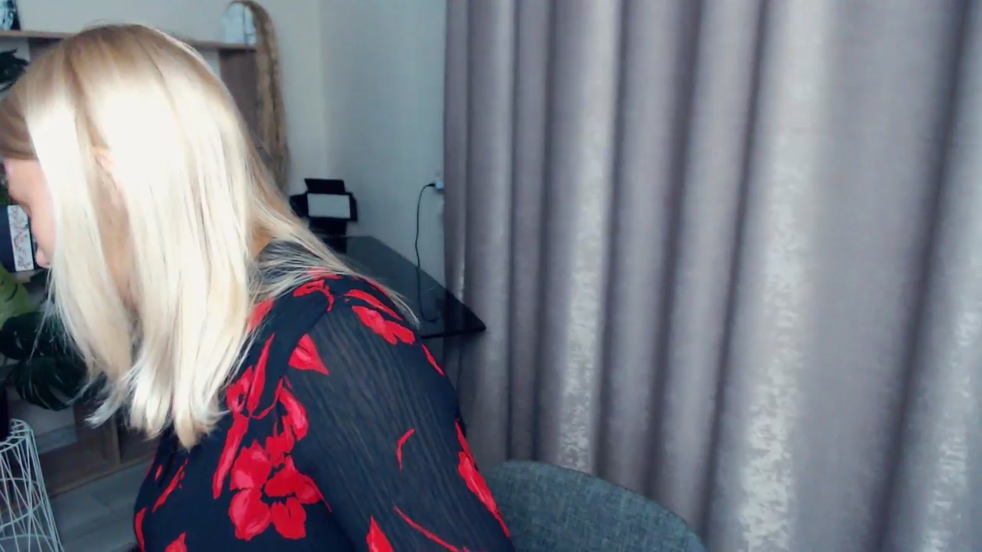 Gallery image thumbnail from Kukla_kolduna's myfreecams stream on, 10/23/2025, 18:04 image 10 of 20