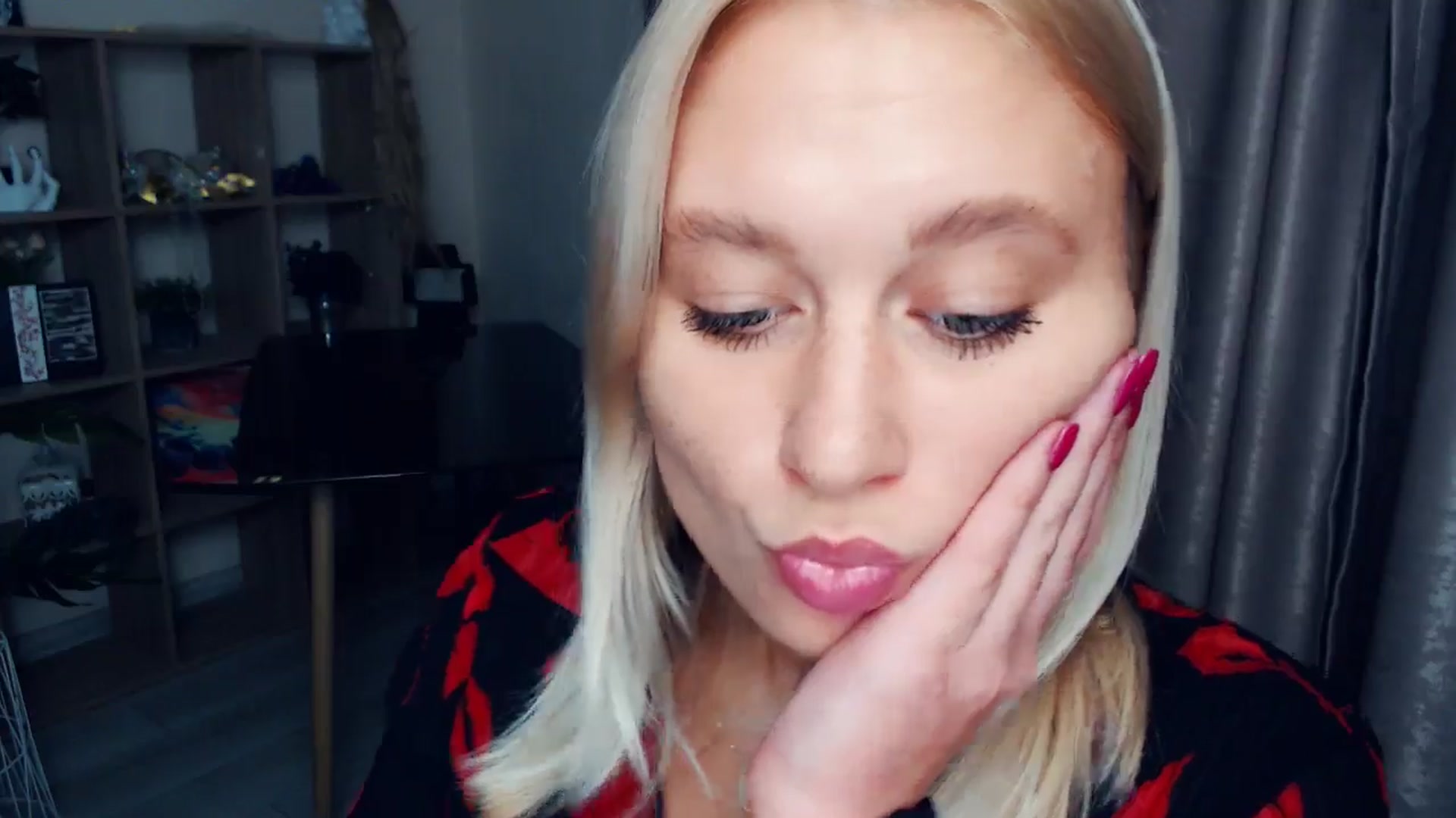 Gallery image thumbnail from Kukla_kolduna's myfreecams stream on, 10/24/2025, 17:53 image 19 of 20