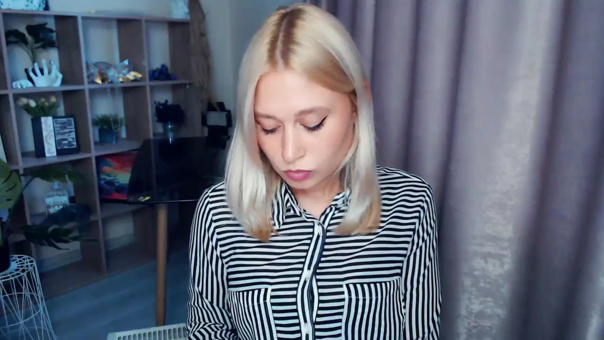 Gallery image thumbnail from Kukla_kolduna's myfreecams stream on, 10/25/2025, 14:55 image 12 of 20