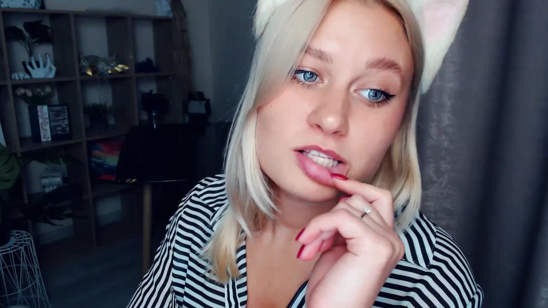 Gallery image thumbnail from Kukla_kolduna's myfreecams stream on, 10/25/2025, 16:45 image 17 of 20