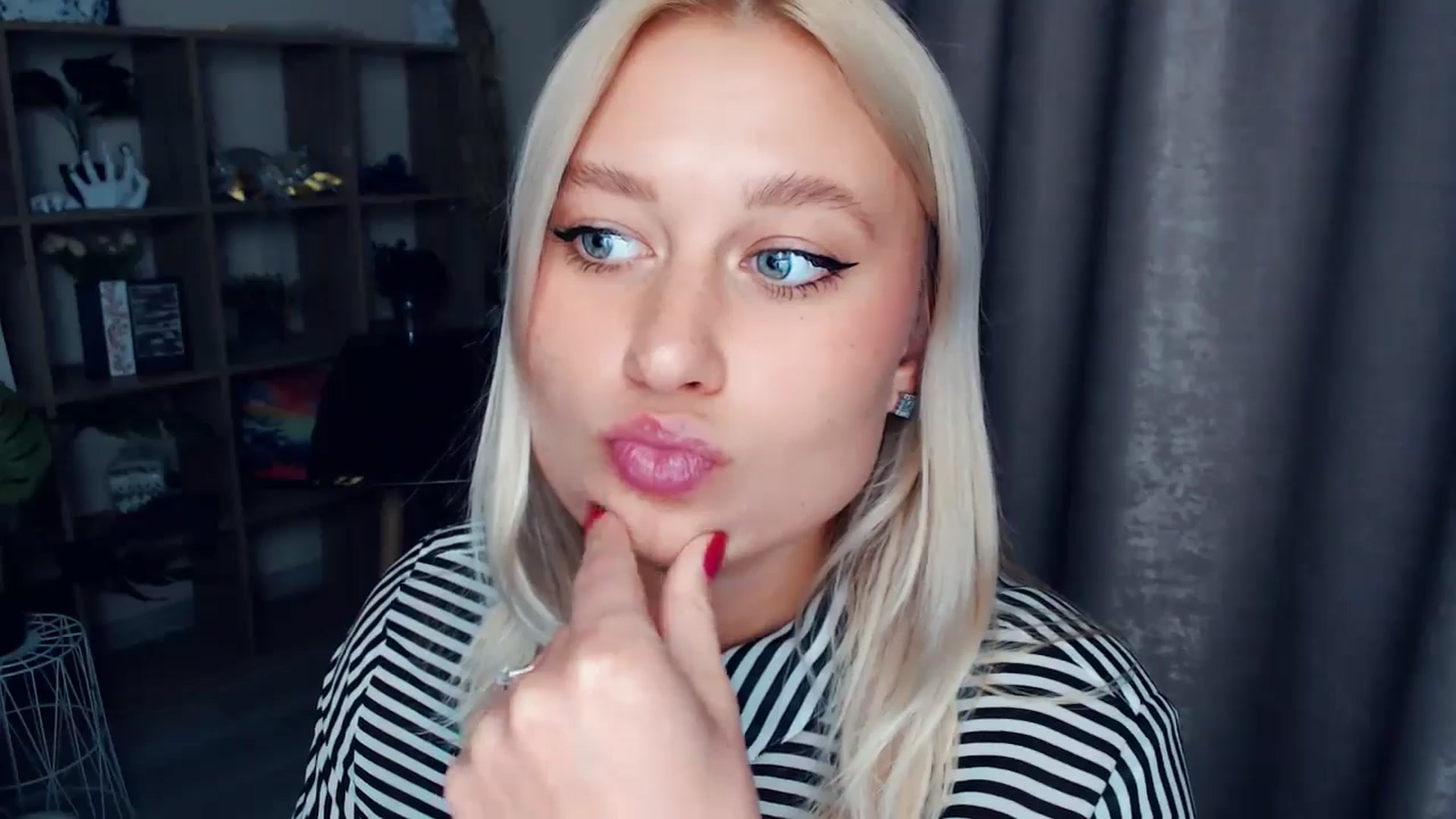 Gallery image thumbnail from Kukla_kolduna's myfreecams stream on, 10/25/2025, 16:45 image 9 of 20