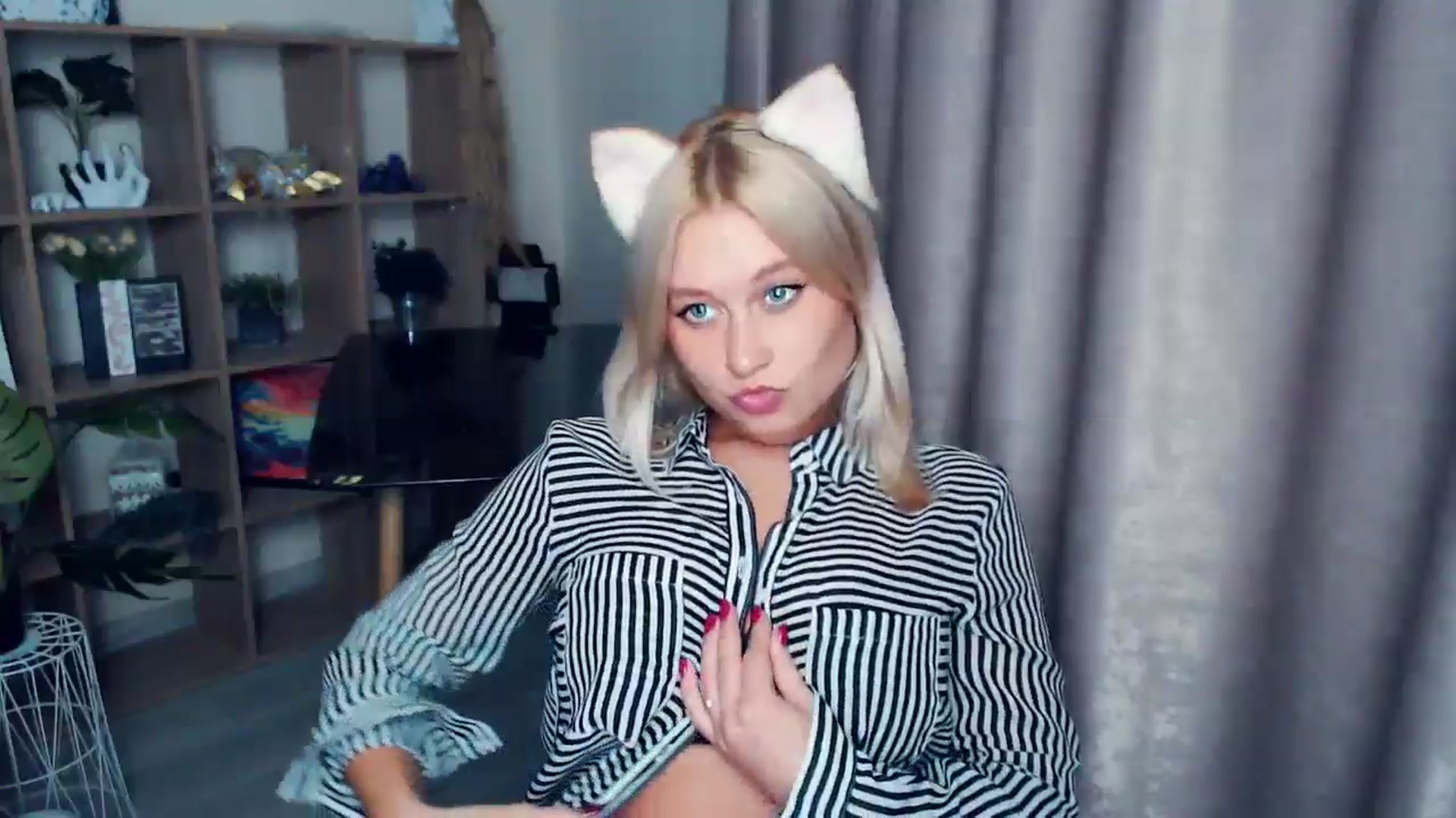 Gallery image thumbnail from Kukla_kolduna's myfreecams stream on, 10/25/2025, 16:45 image 16 of 20