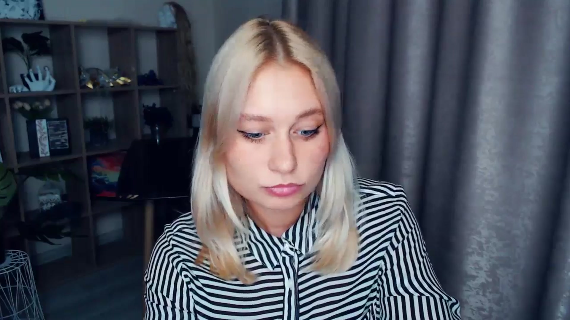 Gallery image thumbnail from Kukla_kolduna's myfreecams stream on, 10/25/2025, 18:16 image 15 of 20