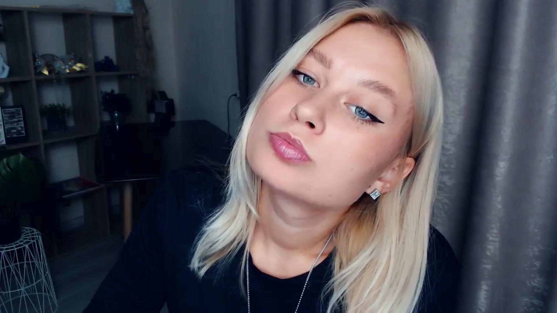 Gallery image thumbnail from Kukla_kolduna's myfreecams stream on, 10/26/2025, 17:27 image 8 of 20